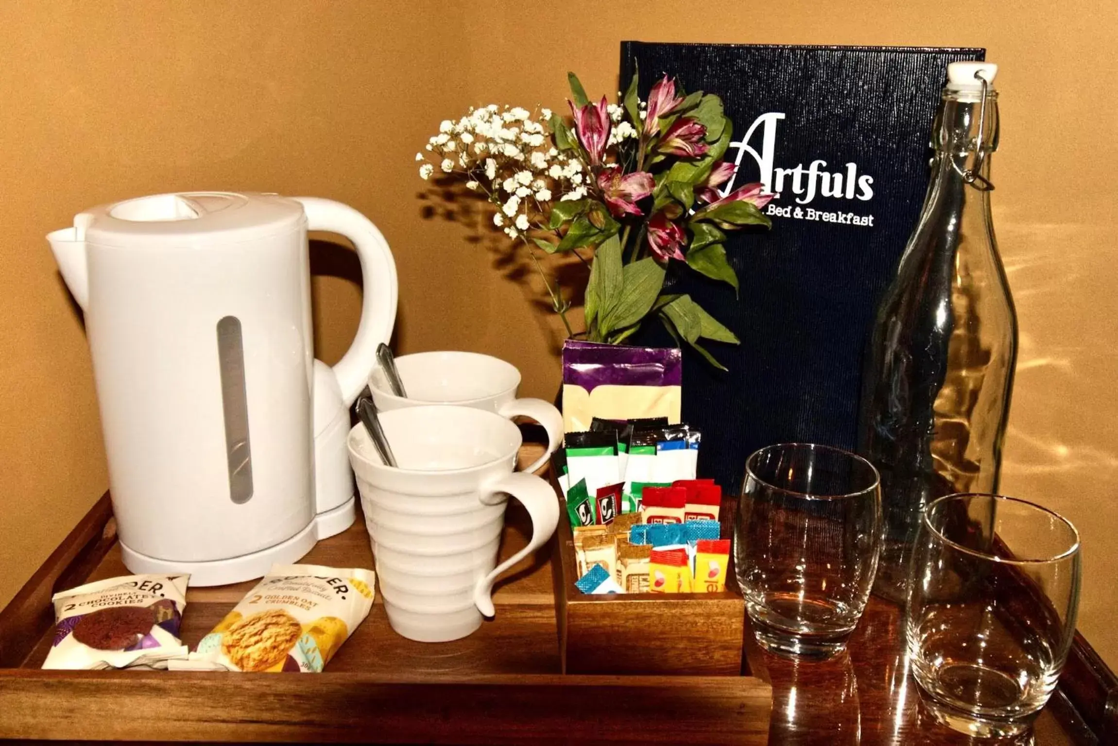 Coffee/tea facilities in Artfuls