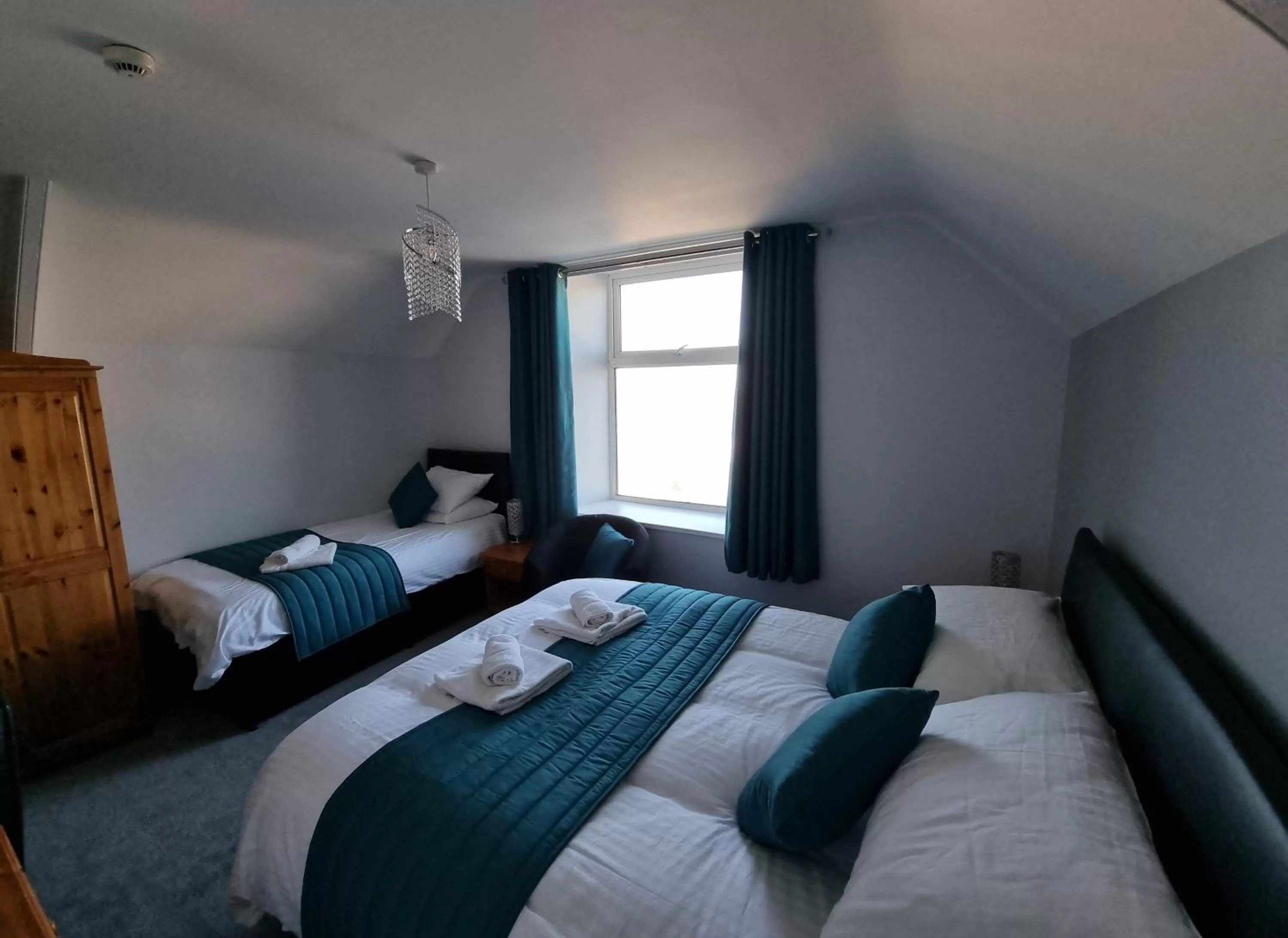 Bedroom, Bed in City Inn