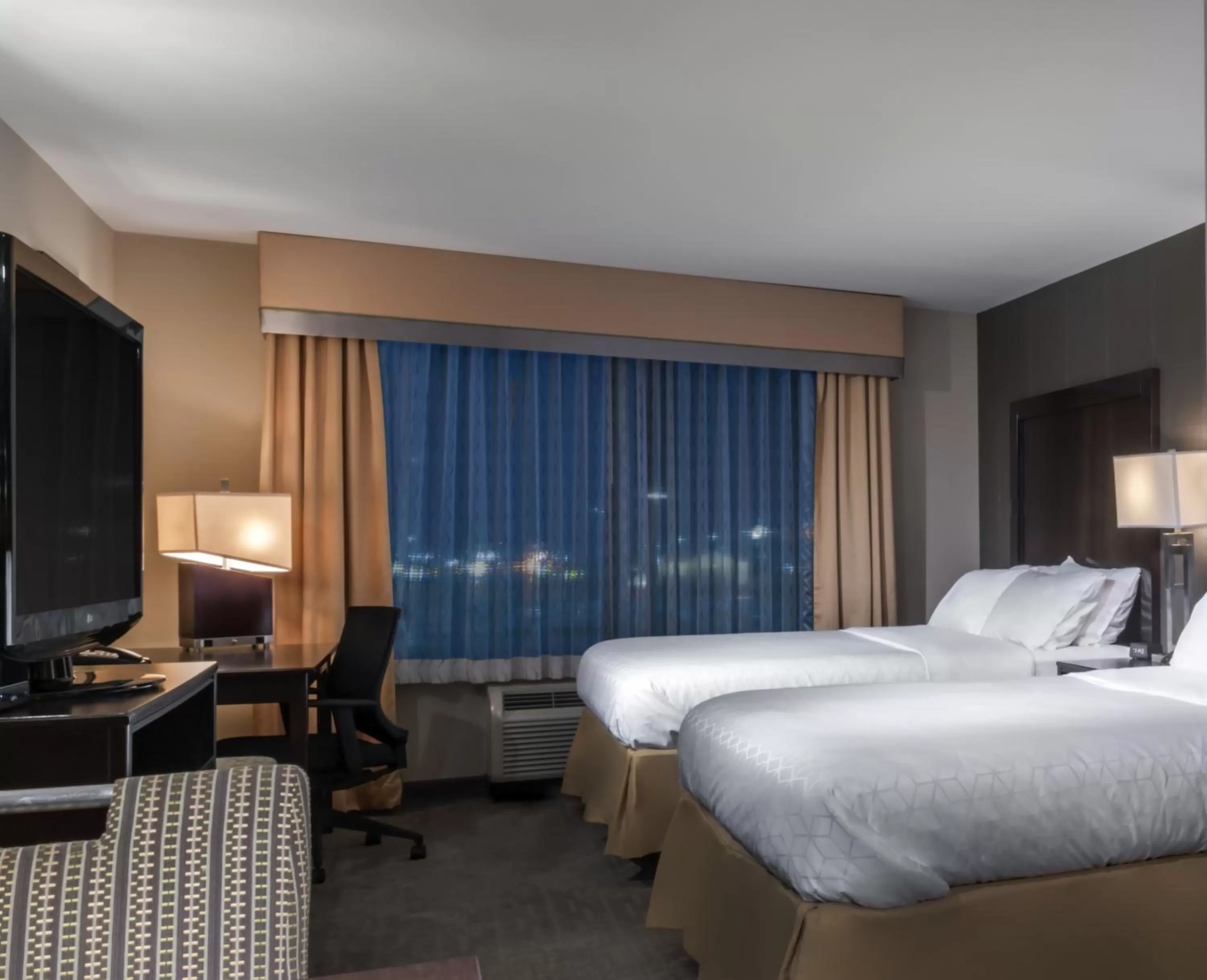 Photo of the whole room, Bed in Holiday Inn Express Hays by IHG