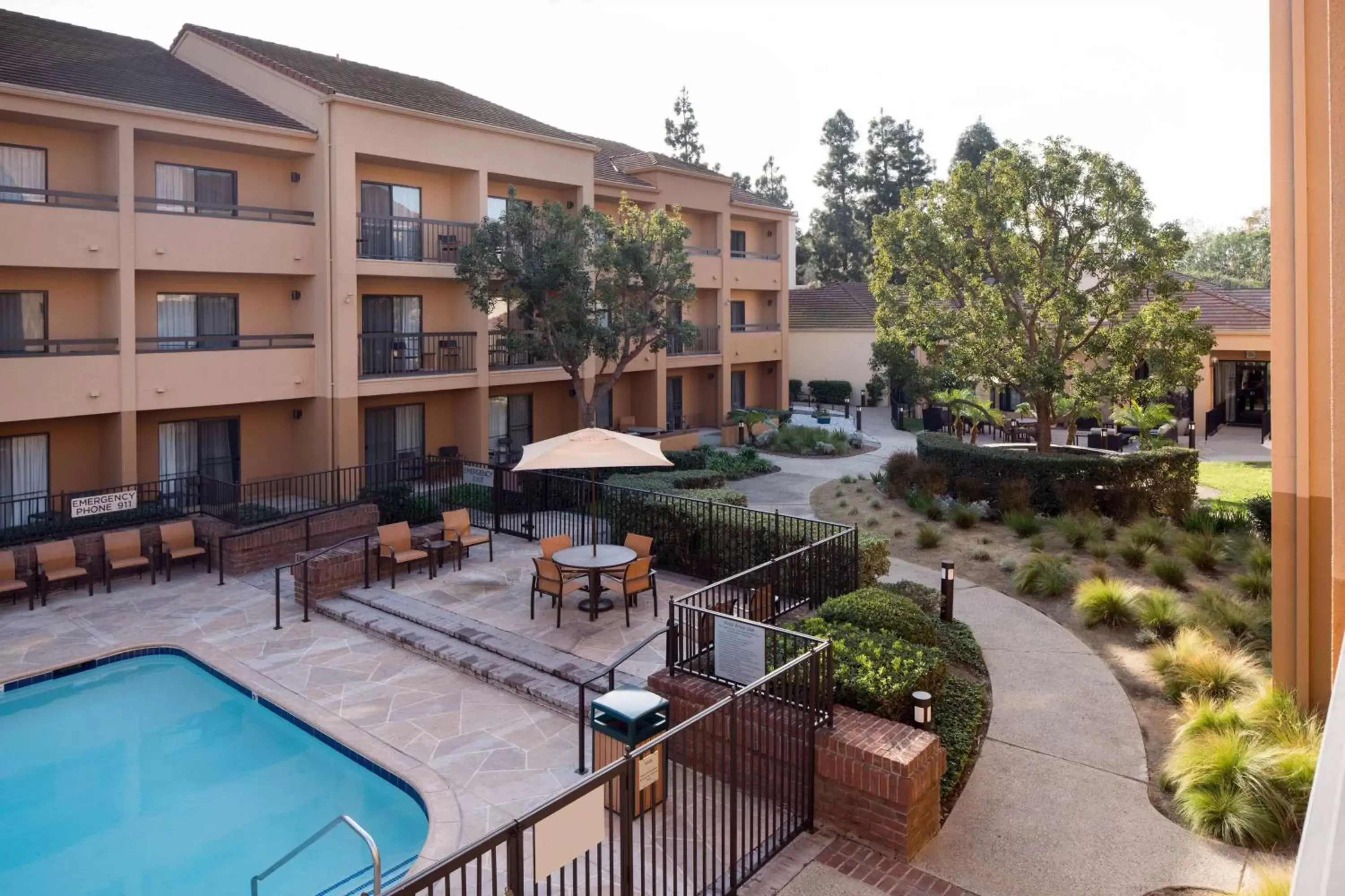 Property building, Pool View in Sonesta Select Los Angeles LAX El Segundo