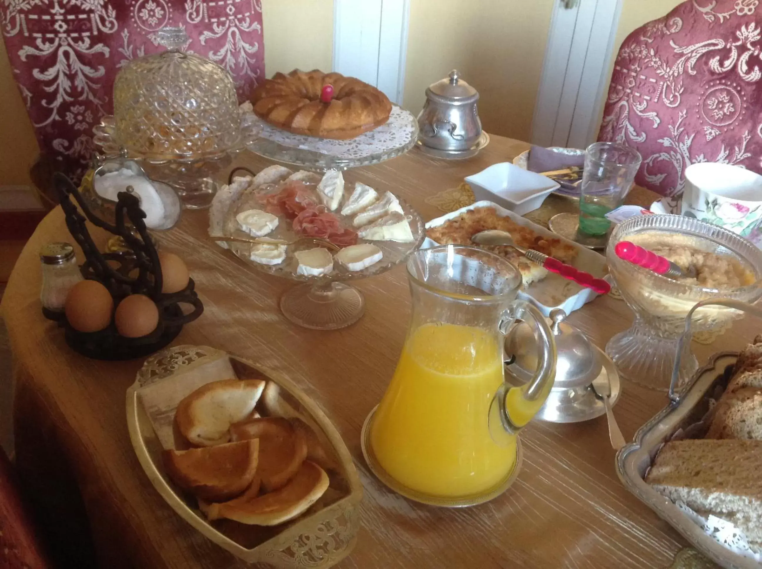 Continental breakfast in La Demeure aux Hortensias