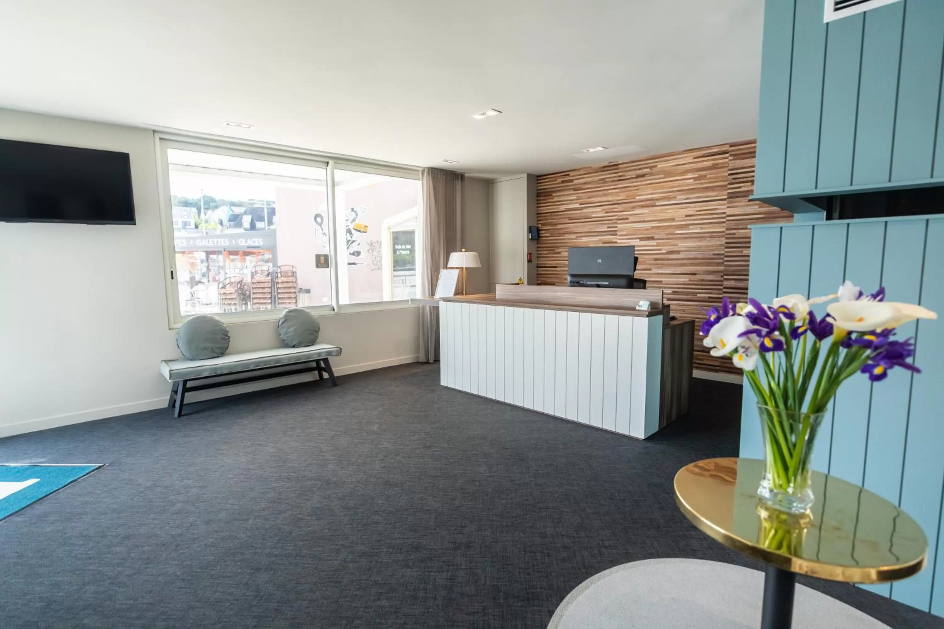 Facade/entrance in Hôtel de la Baie