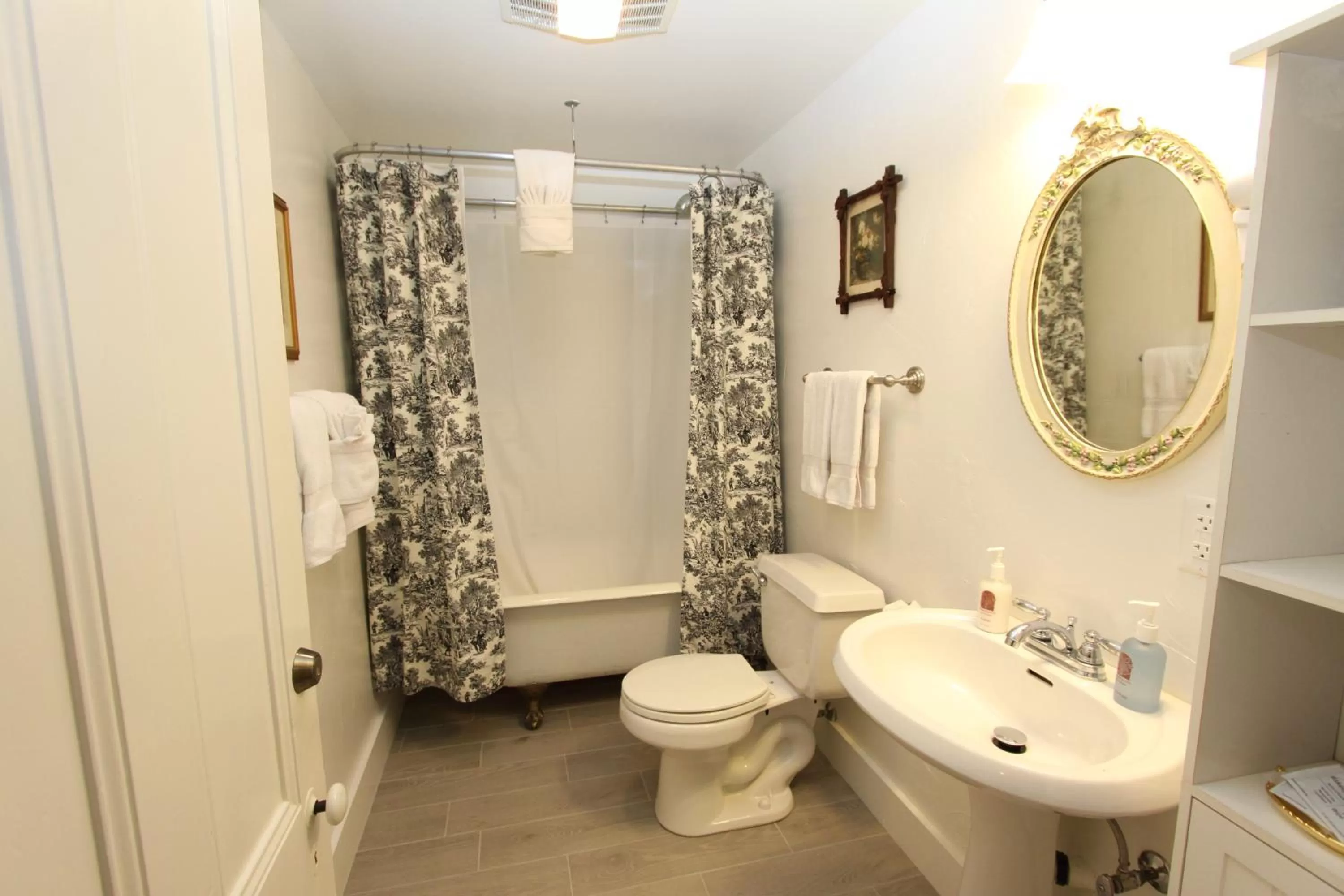 Olallieberry Inn Bed and Breakfast