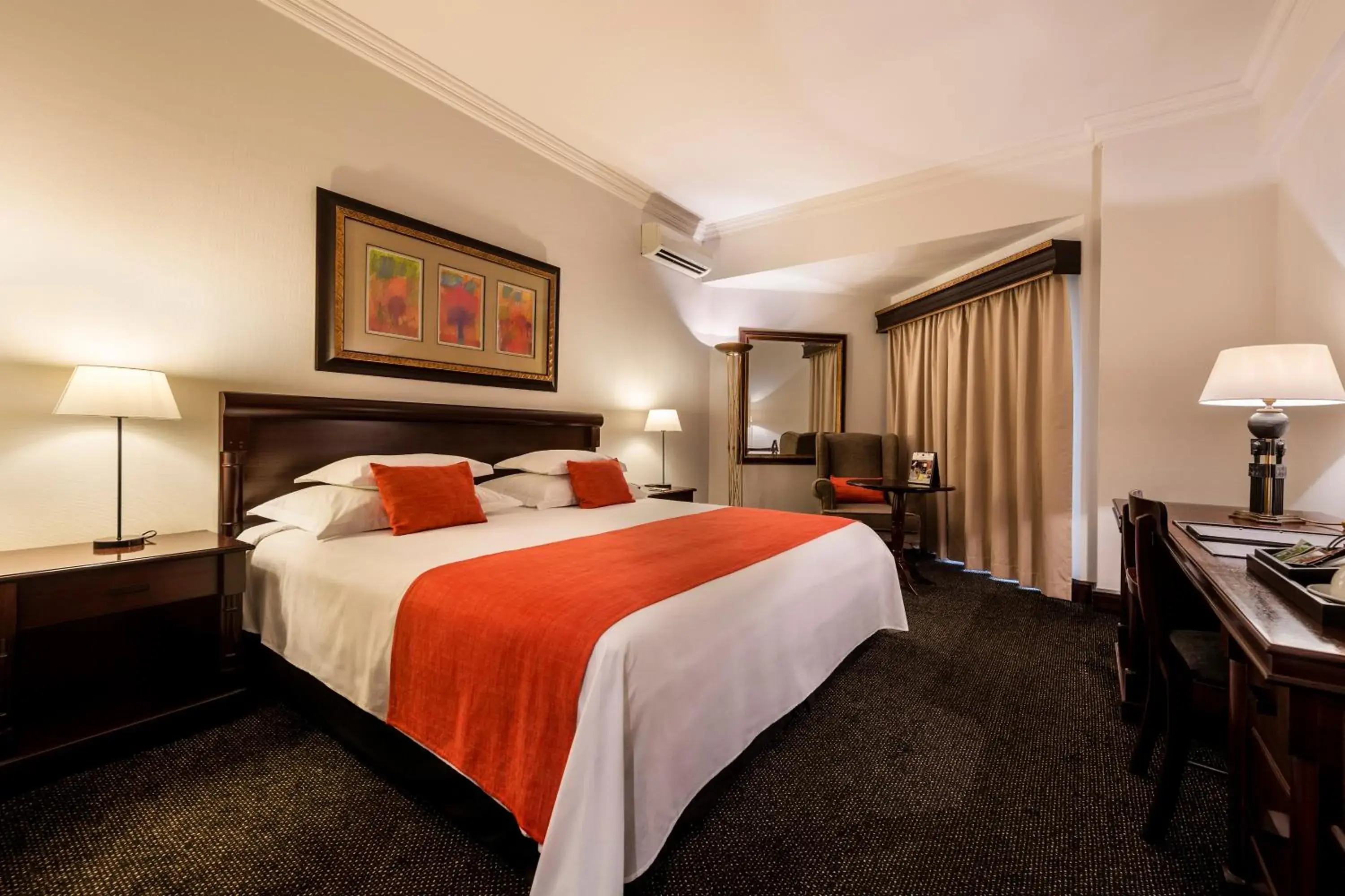 Bedroom, Bed in Hotel Alvalade
