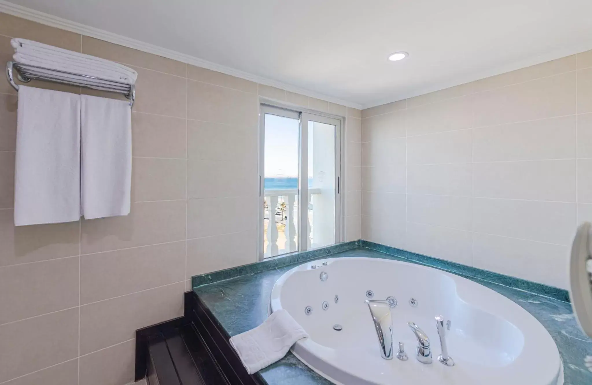 Bedroom, Bathroom in Crowne Plaza Antalya, an IHG Hotel