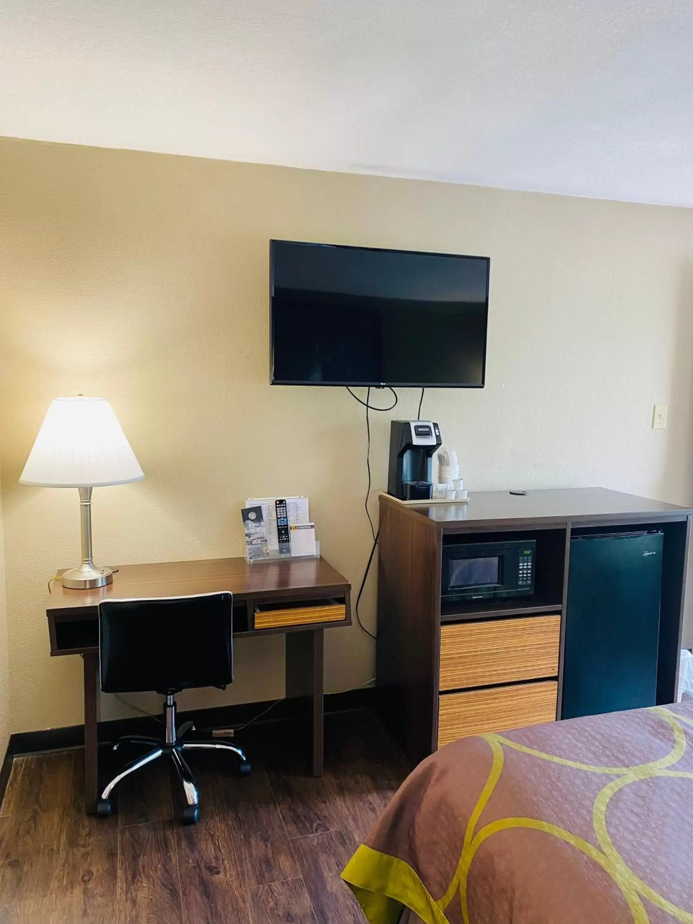 TV/Entertainment Center in Super 8 by Wyndham Danville