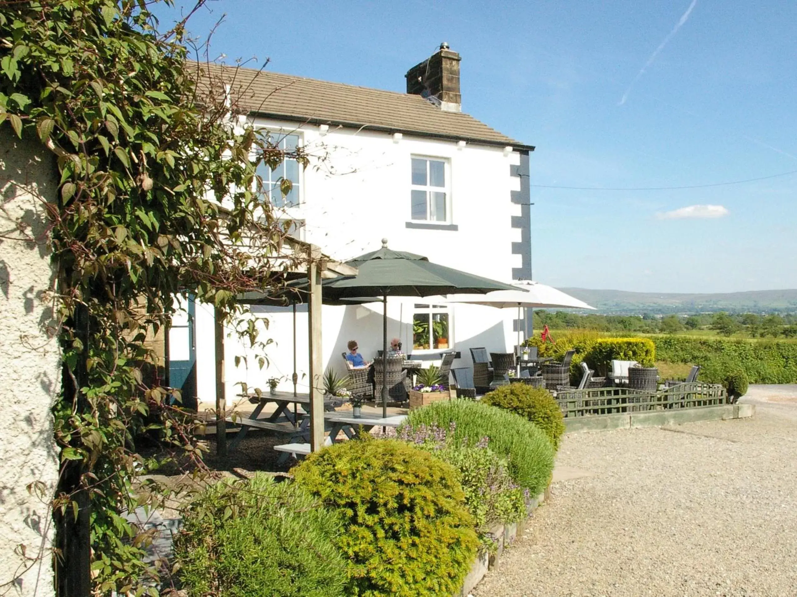 Patio, Property Building in The Red Pump Inn