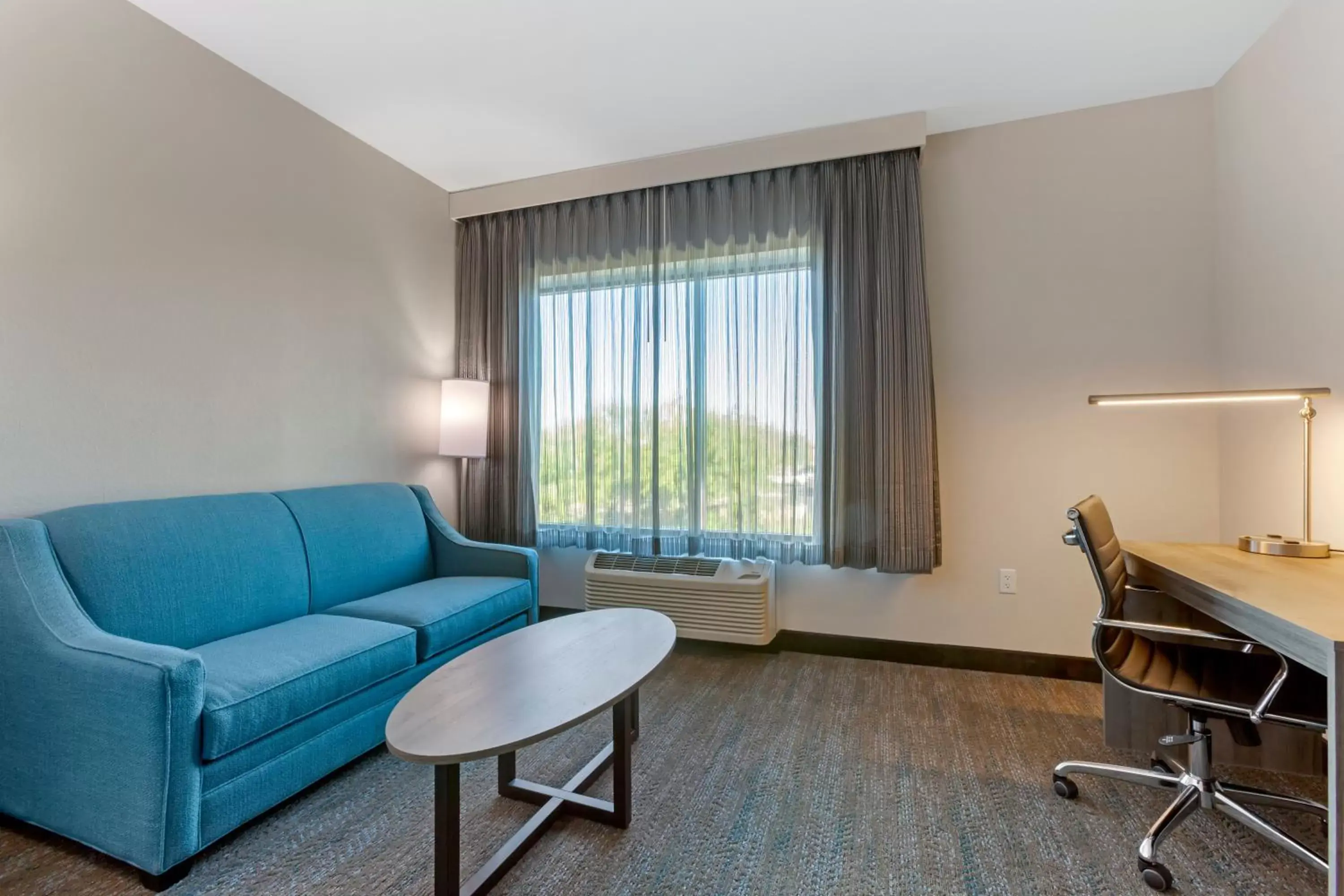 Living room, Seating Area in Best Western Plus Executive Residency Phoenix North Happy Valley