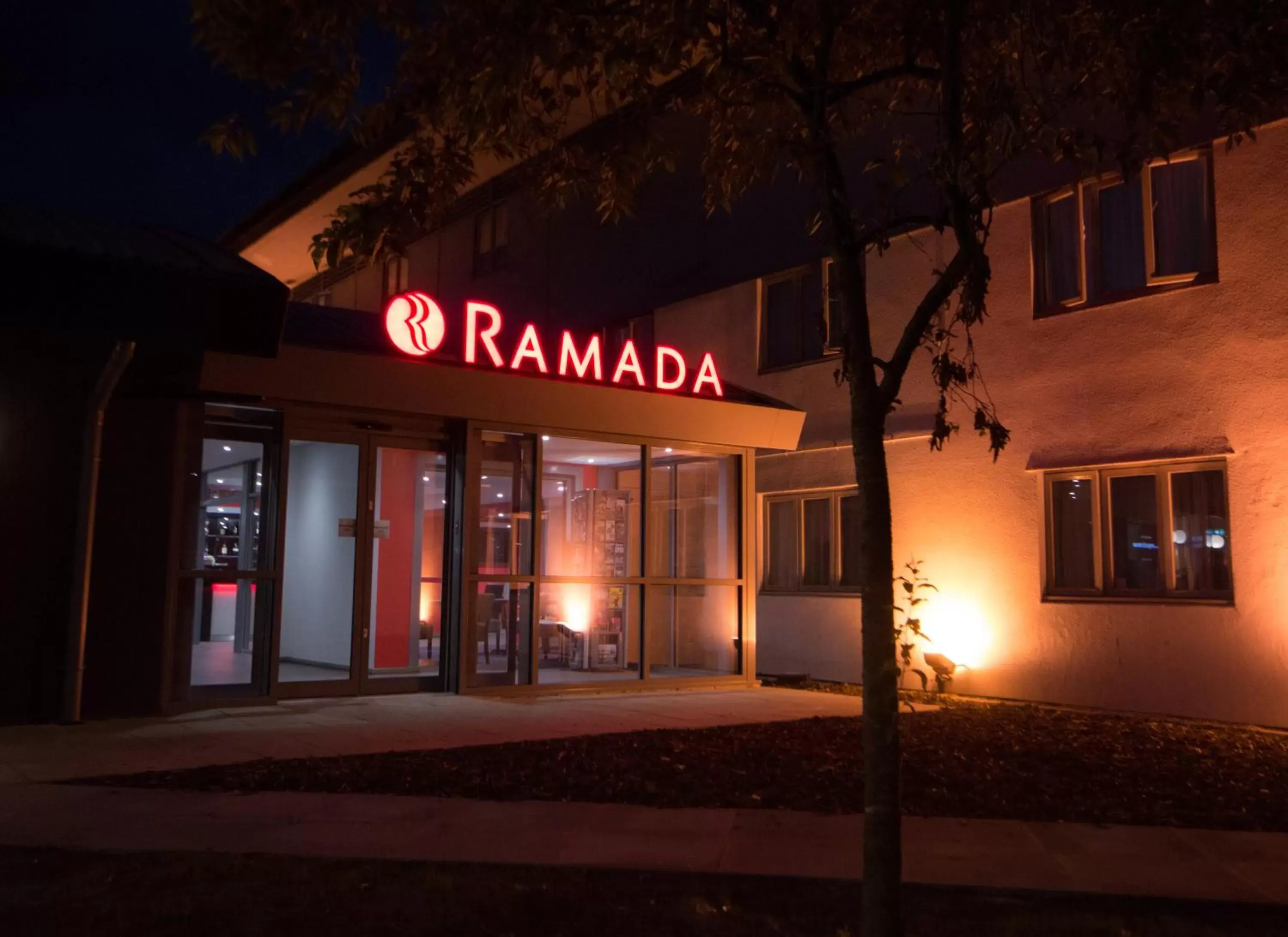 Facade/entrance in Ramada London South Mimms Facade/entrance in Ramada London South Mimms