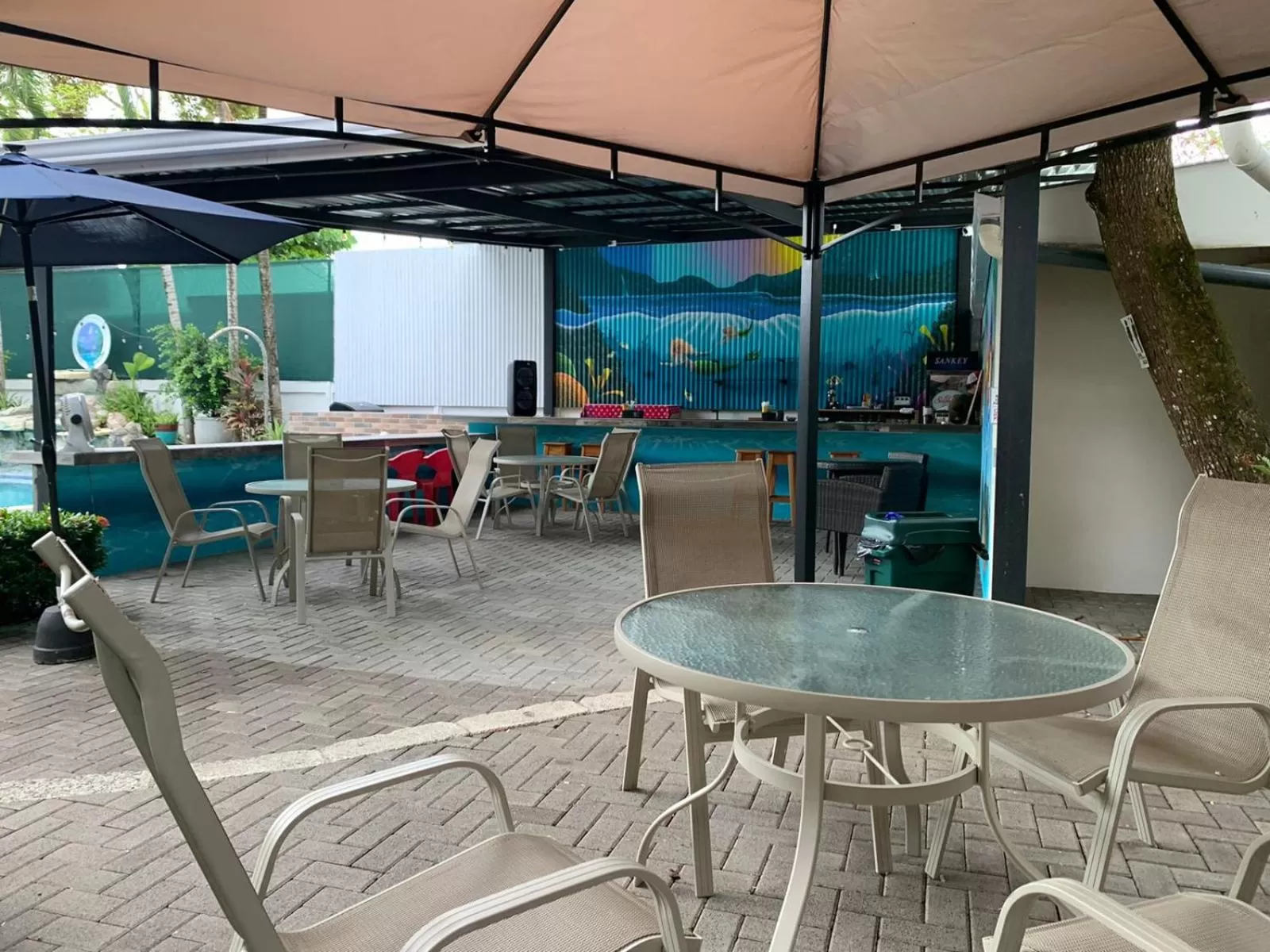 Restaurant/places to eat in La Sirena Playa Jacó