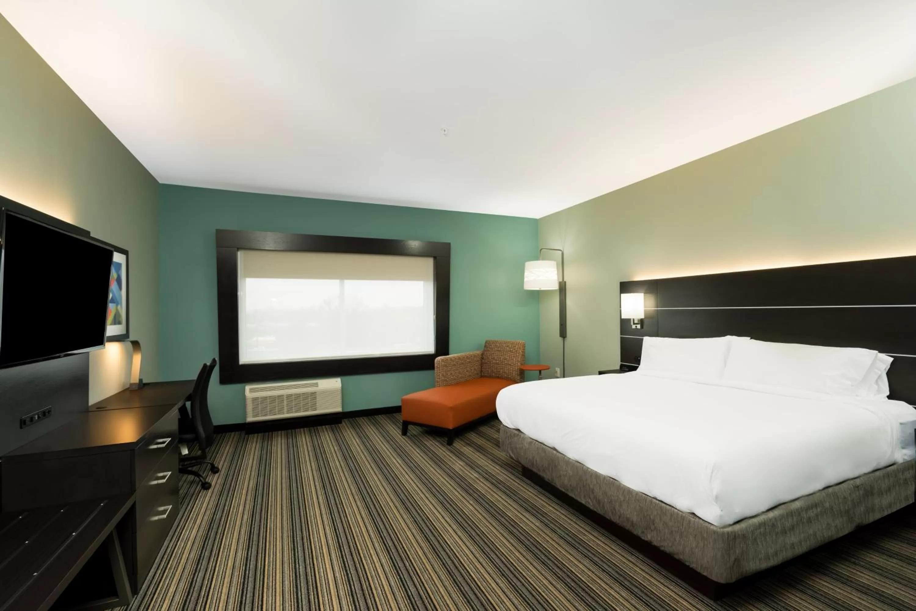Photo of the whole room, Bed in Holiday Inn Express & Suites Greenville SE - Simpsonville by IHG