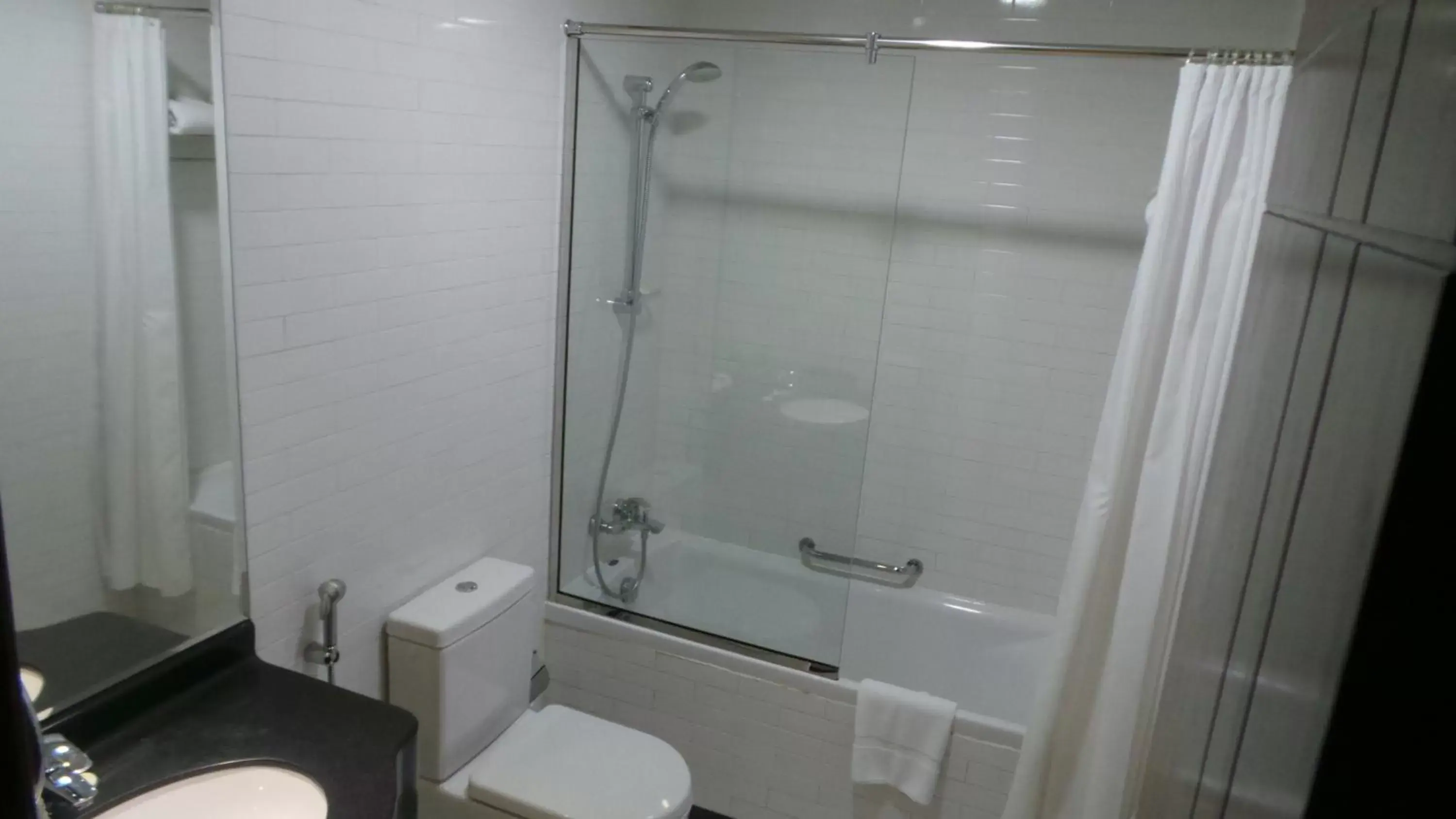 Bathroom in Akas-Inn Hotel Apartment