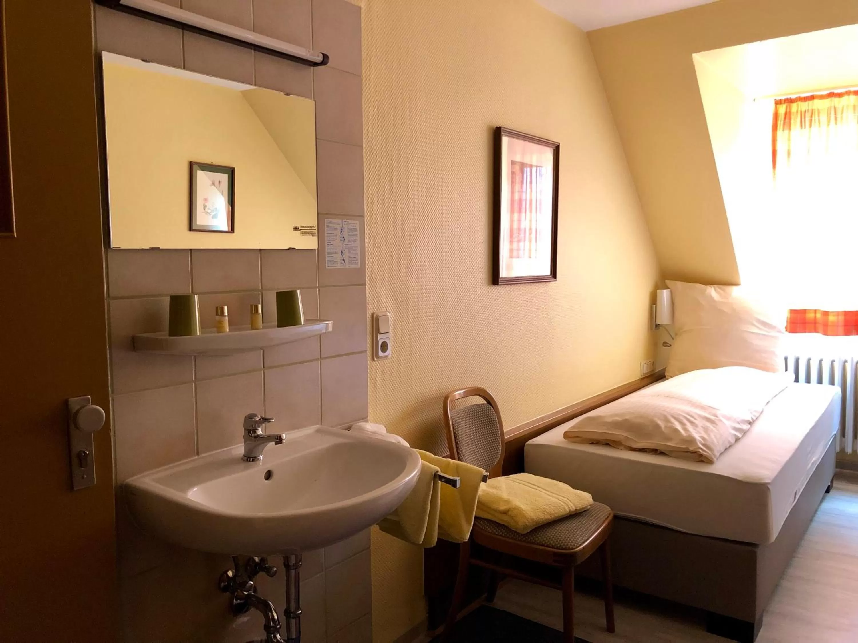 Bed, Bathroom in Zum Winzermännle