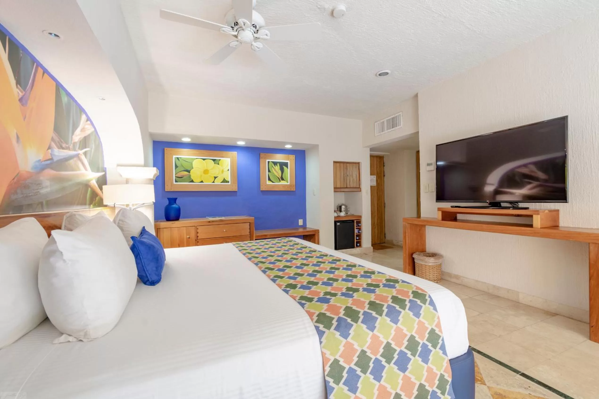 Photo of the whole room, Bed in Puerto Aventuras Hotel & Beach Club