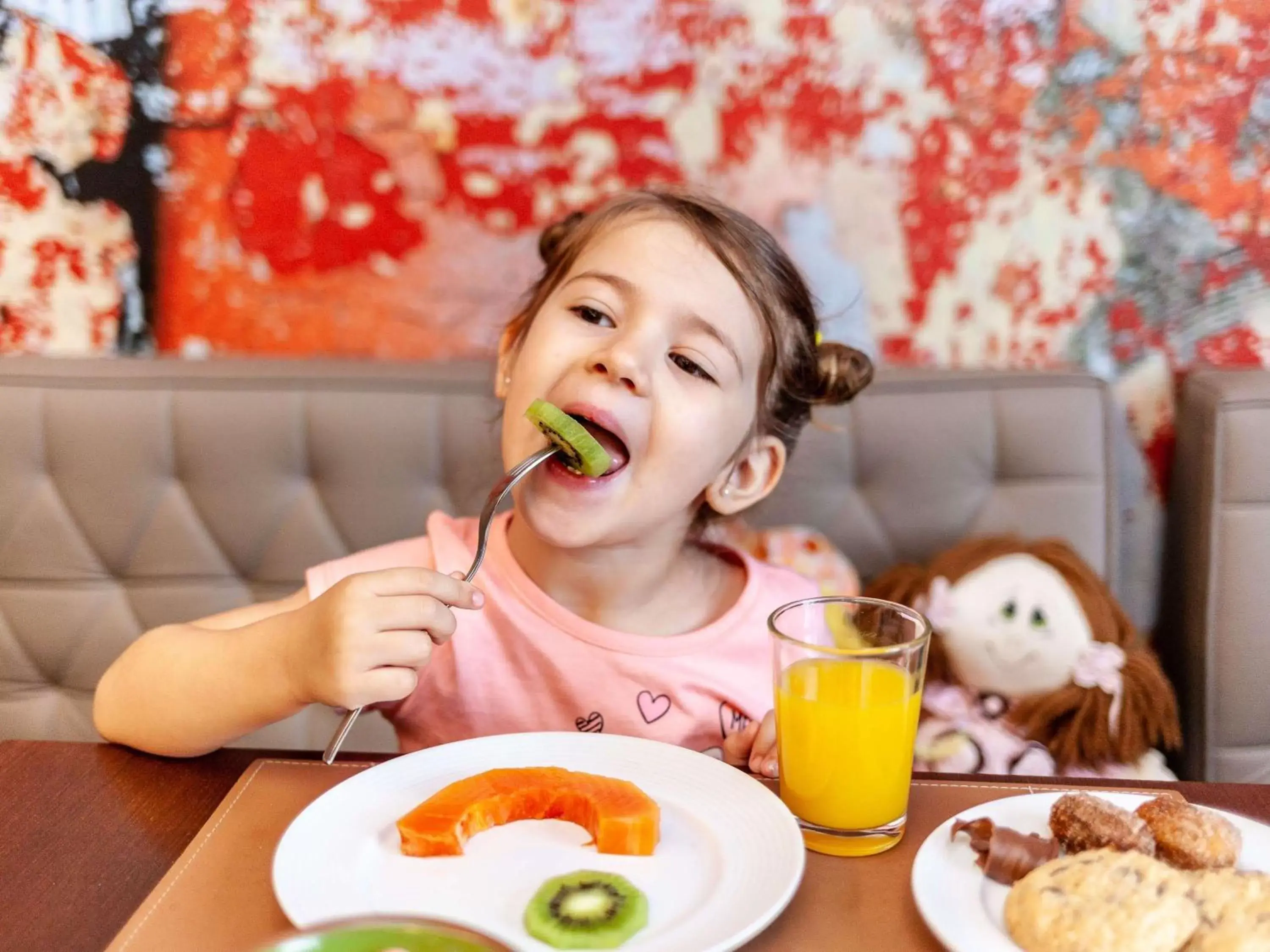 Restaurant/places to eat, Children in Novotel Porto Alegre Airport