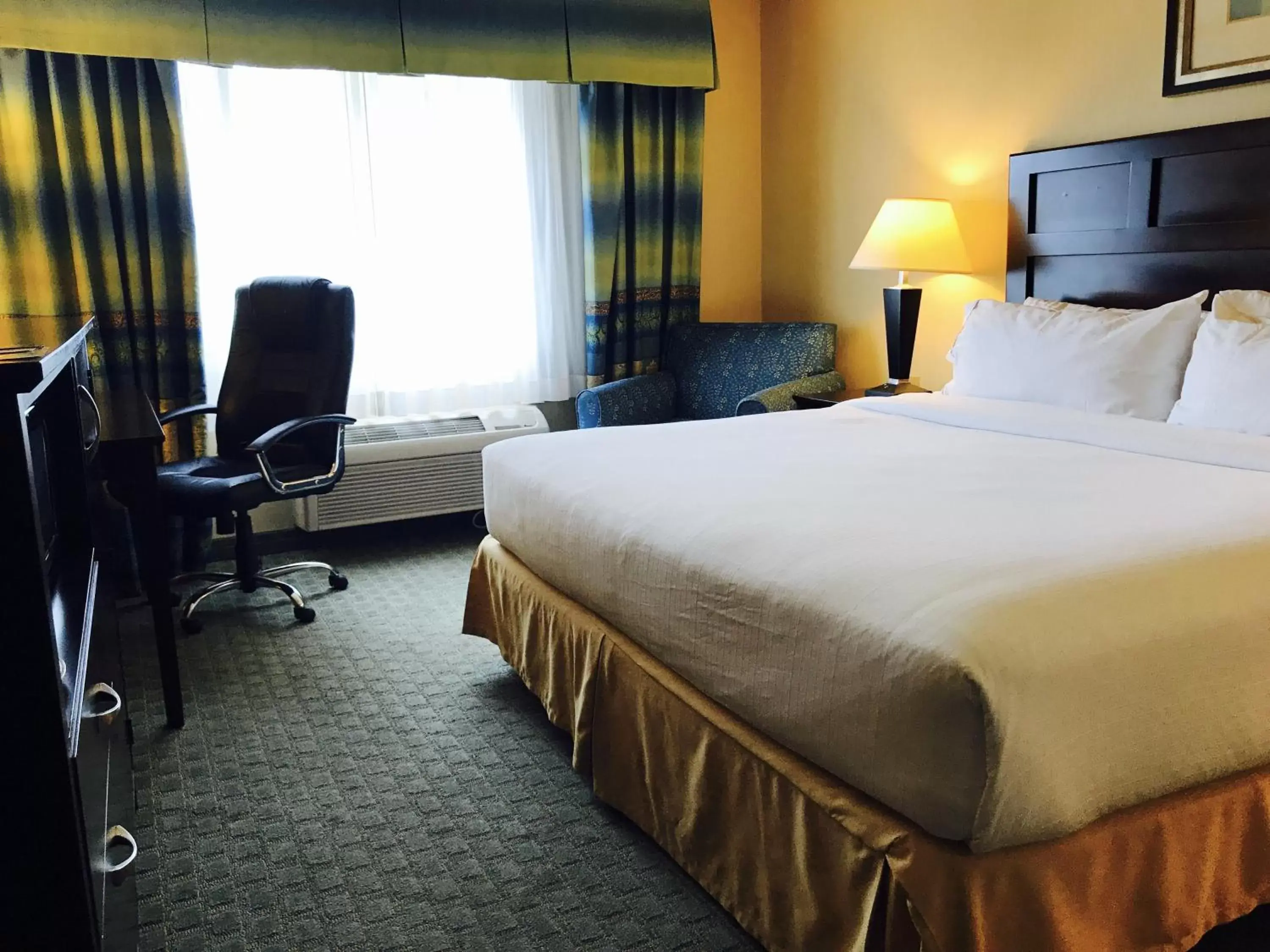 Photo of the whole room, Bed in Holiday Inn Express Fort Bragg, an IHG Hotel