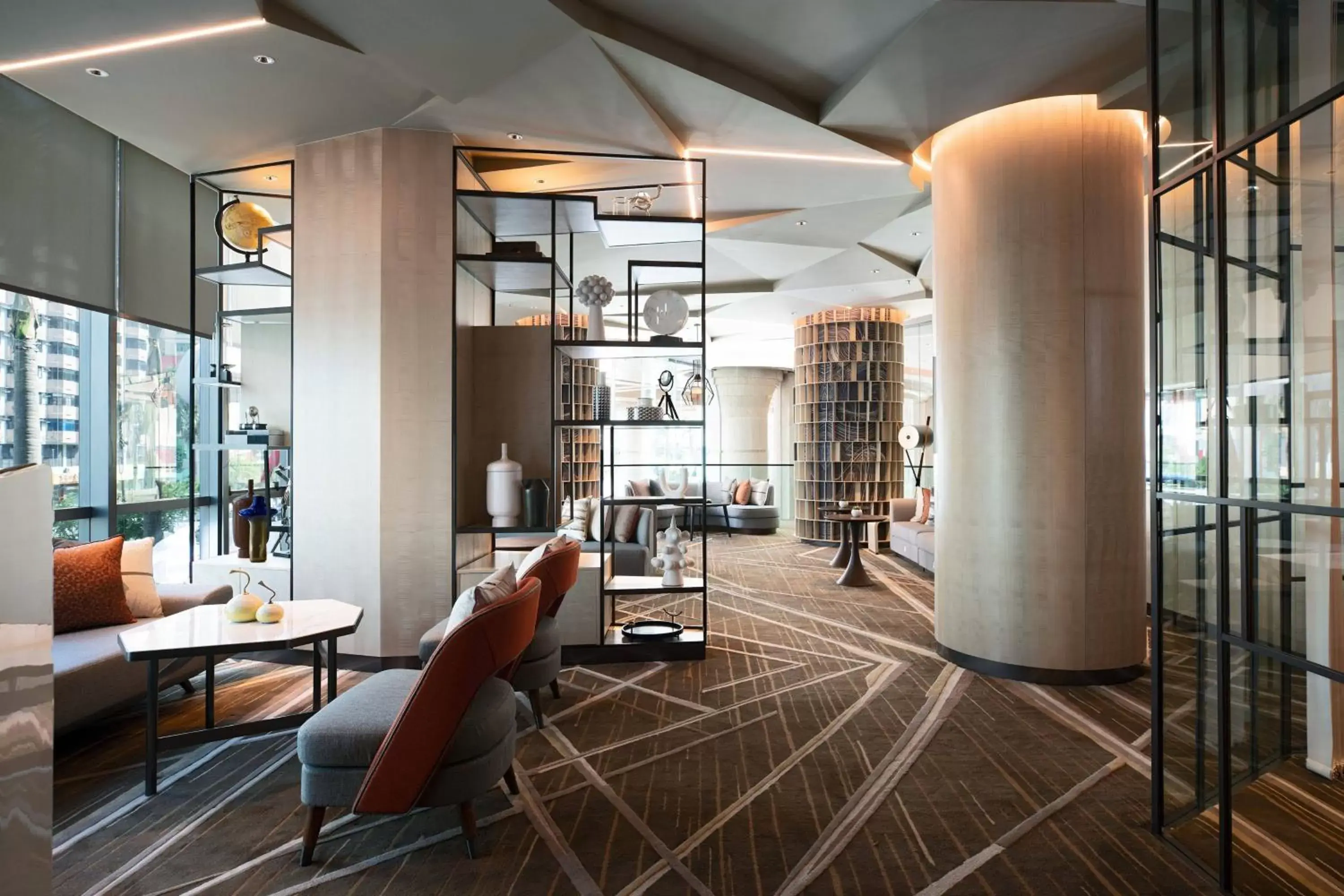 Lounge or bar, Fitness Center/Facilities in Renaissance Shenzhen Luohu Hotel