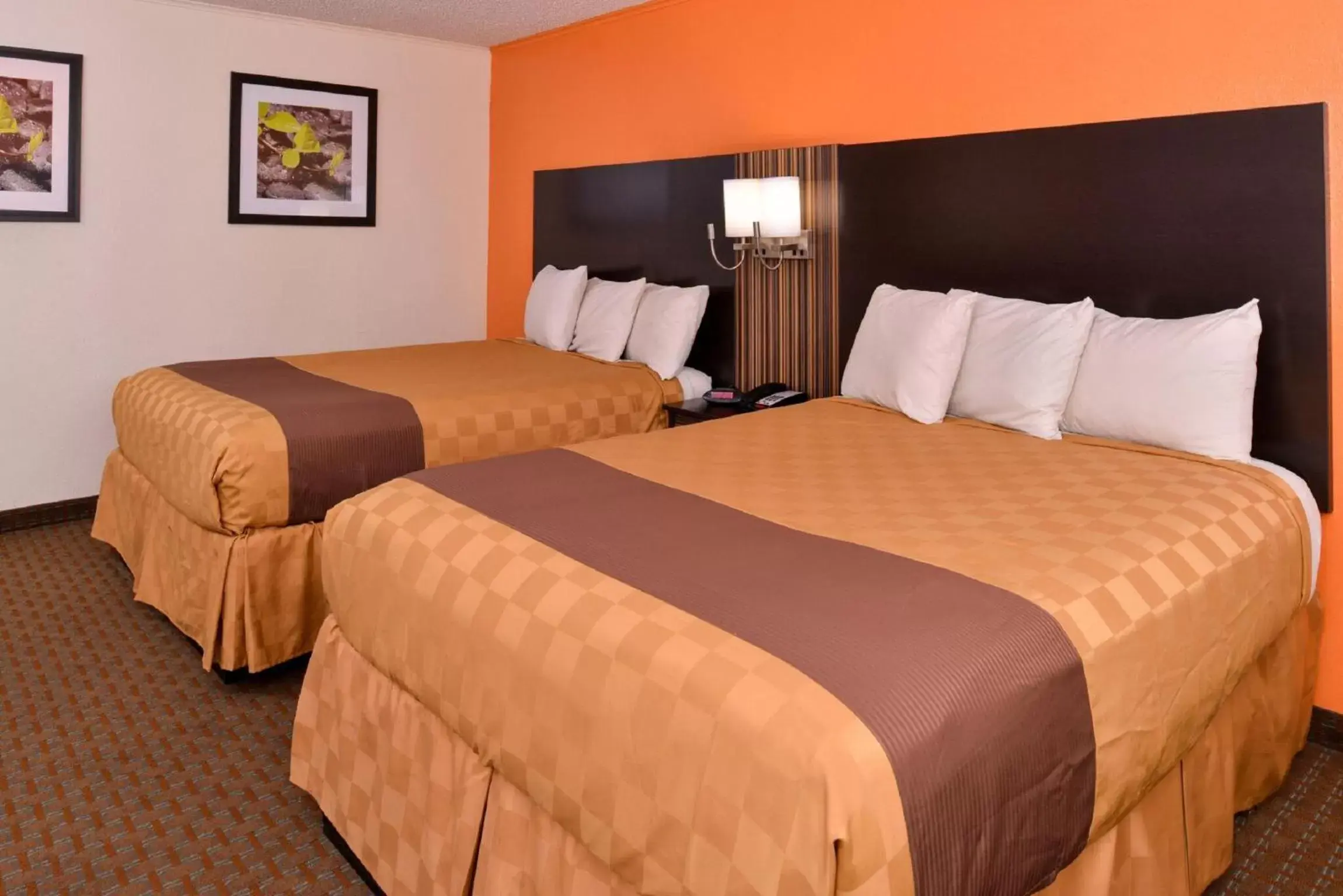 Bedroom, Bed in Americas Best Value Inn Ponca City