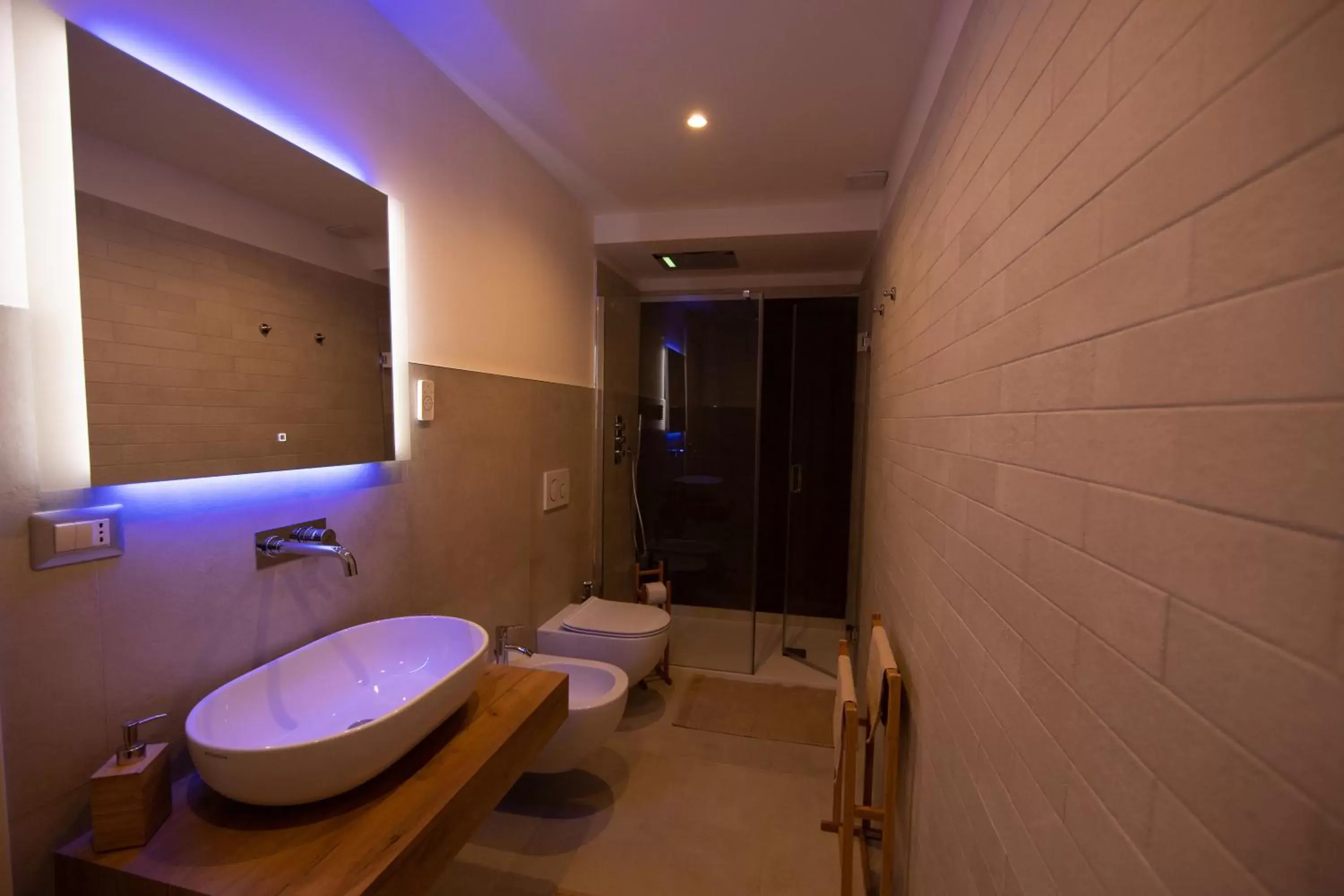 Toilet, Bathroom in Vincent Suite Luxury B&B