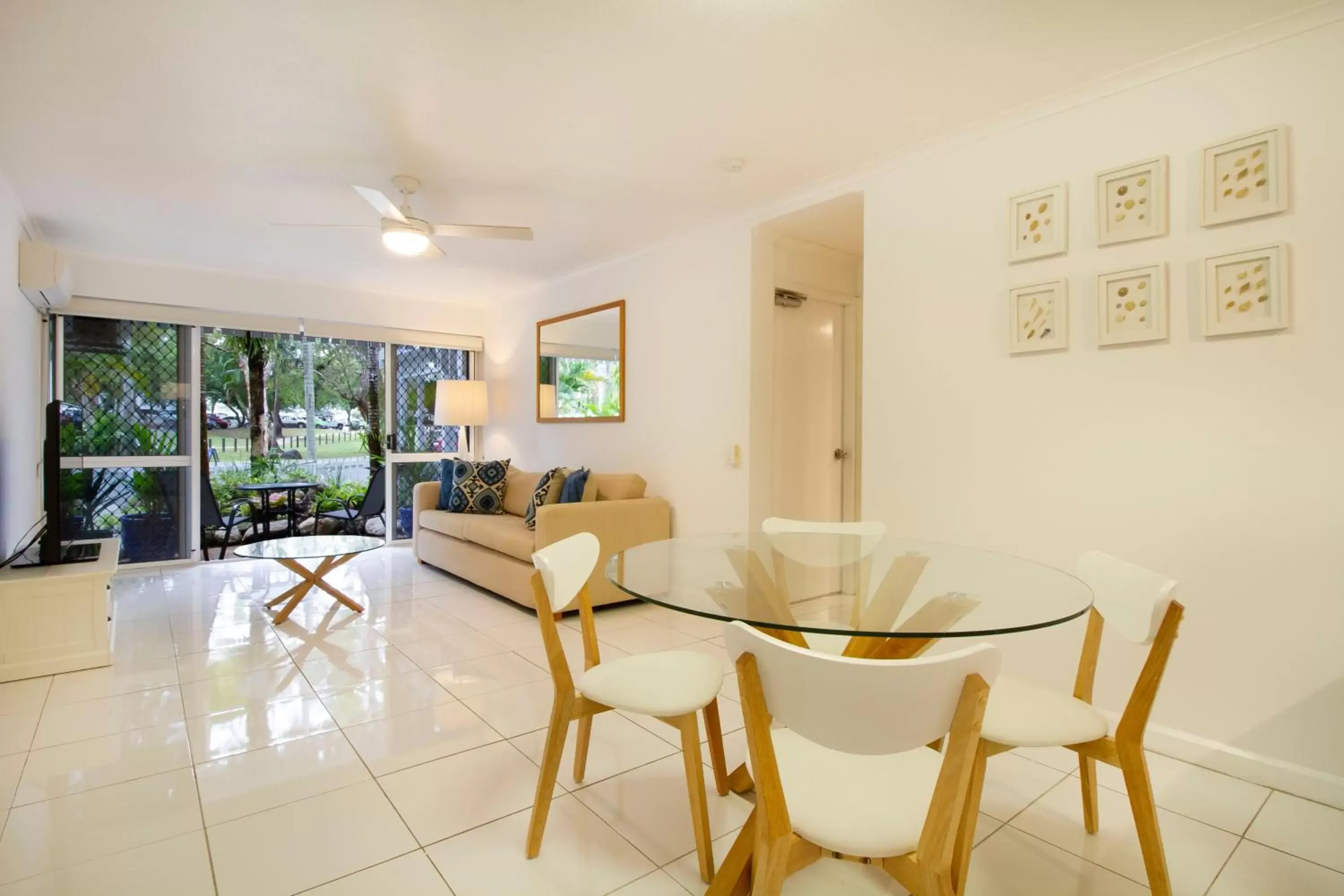 Dining Area in The White House Port Douglas
