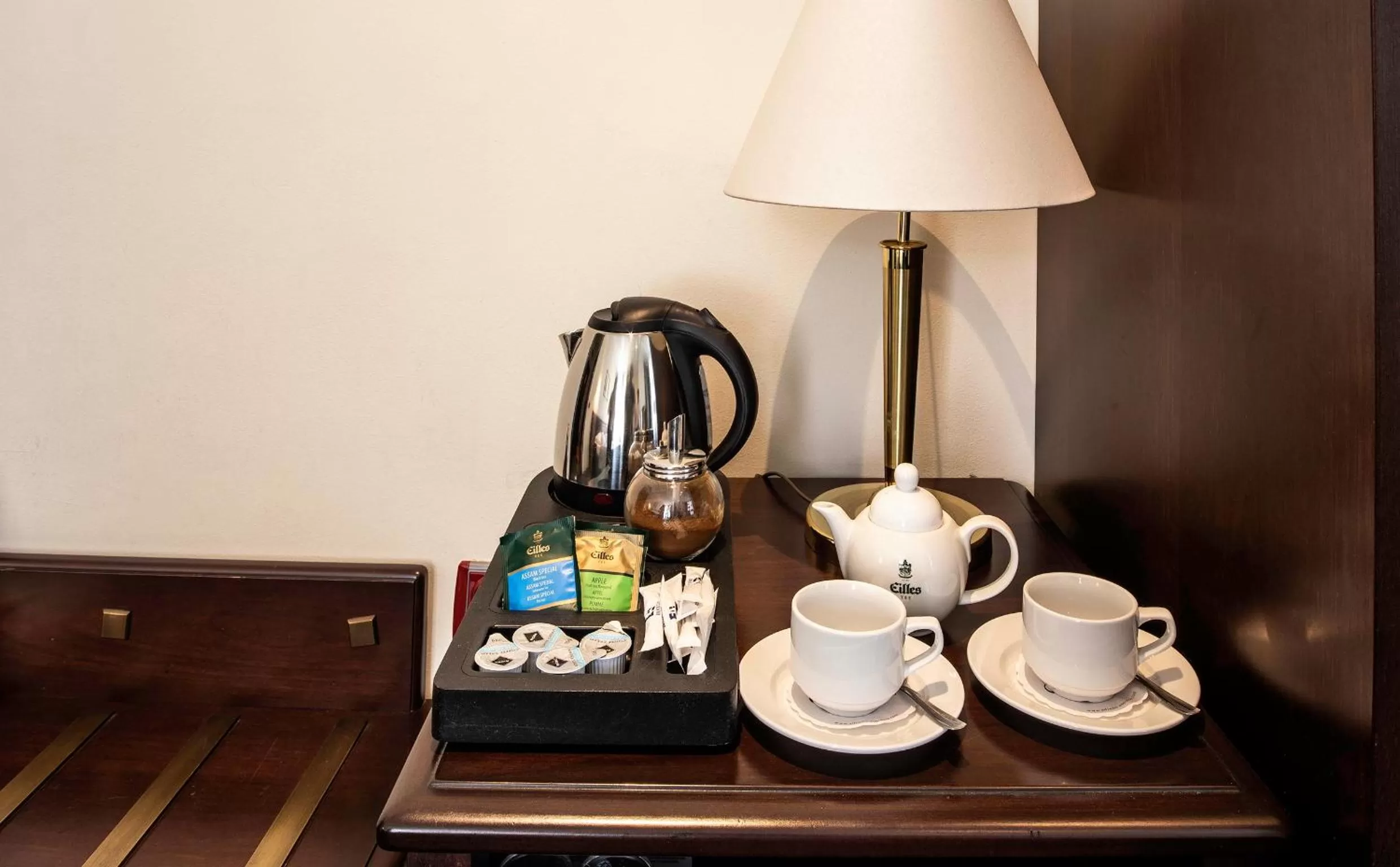 Coffee/tea facilities in EA Hotel Downtown