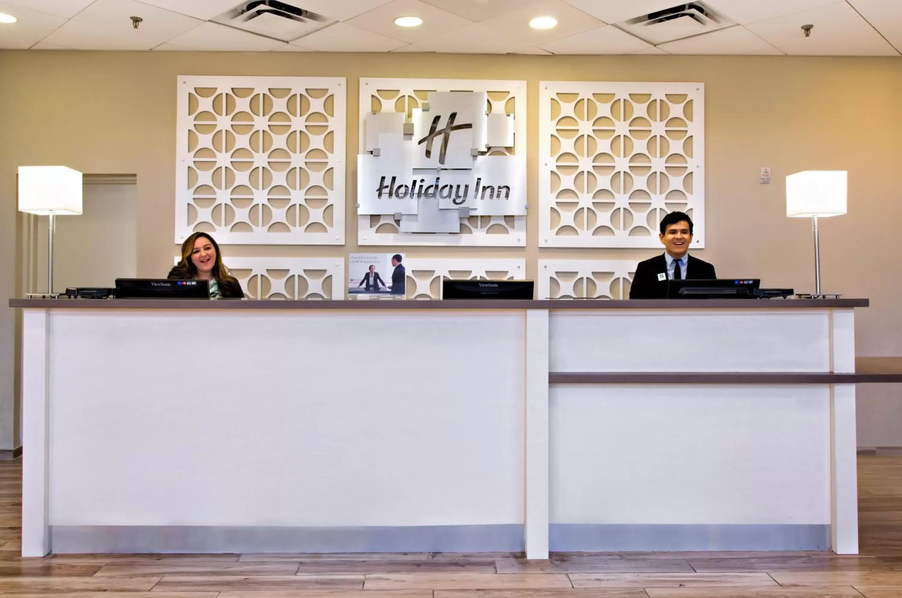 Lobby or reception, Staff in Holiday Inn Miami West - Airport Area, an IHG Hotel