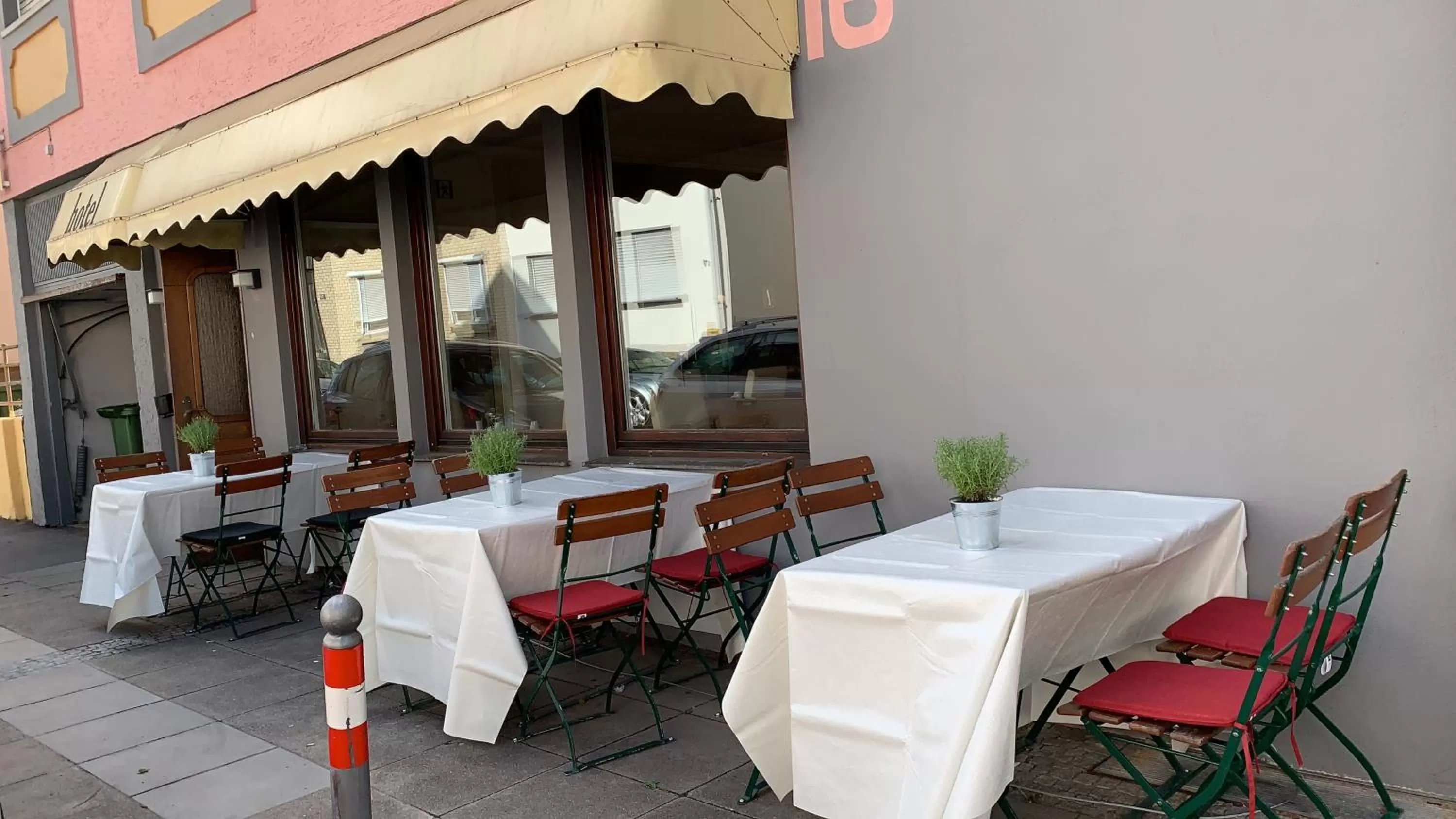 Restaurant/places to eat in Hafner Hotel- Apartment