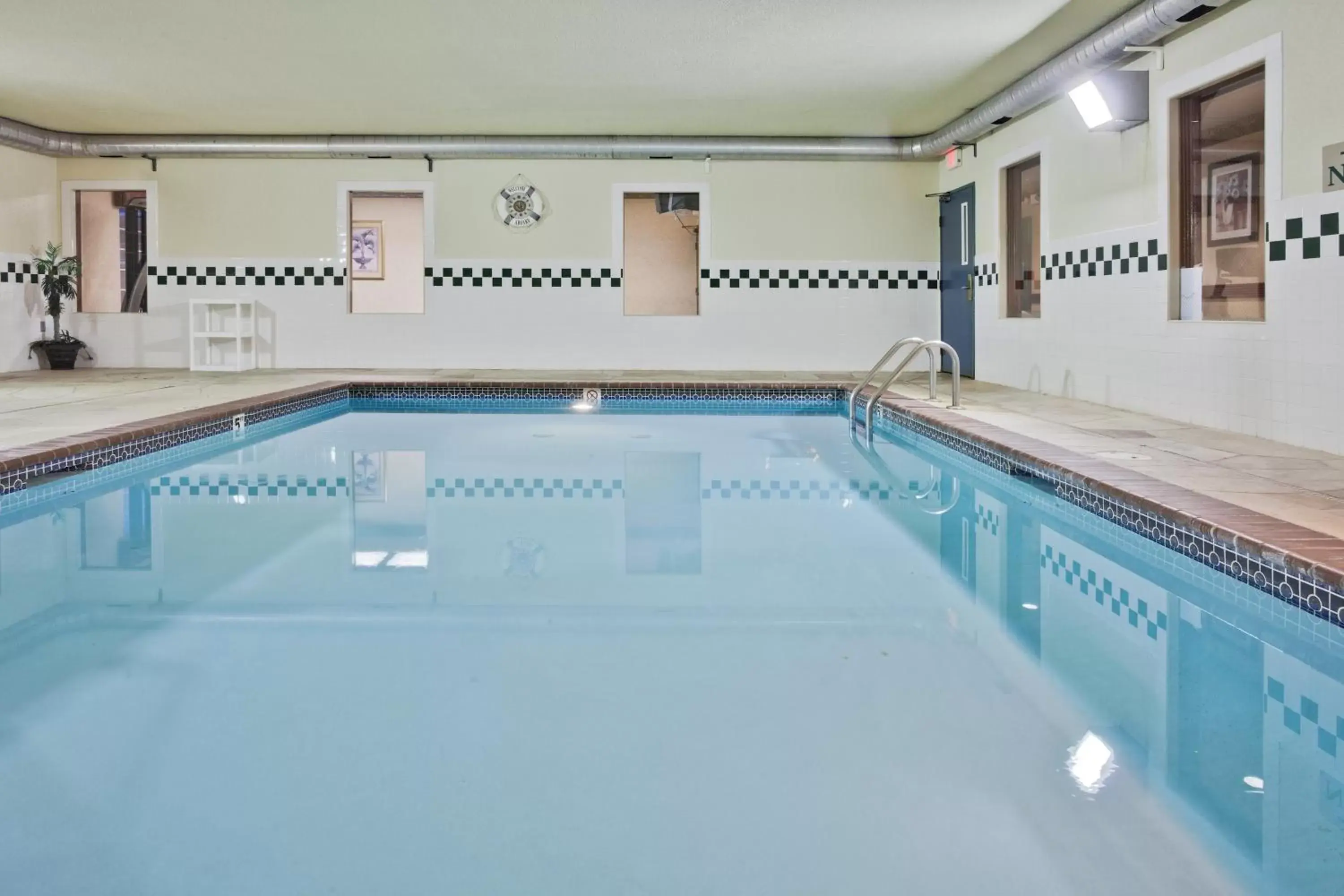 Swimming Pool in Country Inn & Suites by Radisson, Hot Springs, AR
