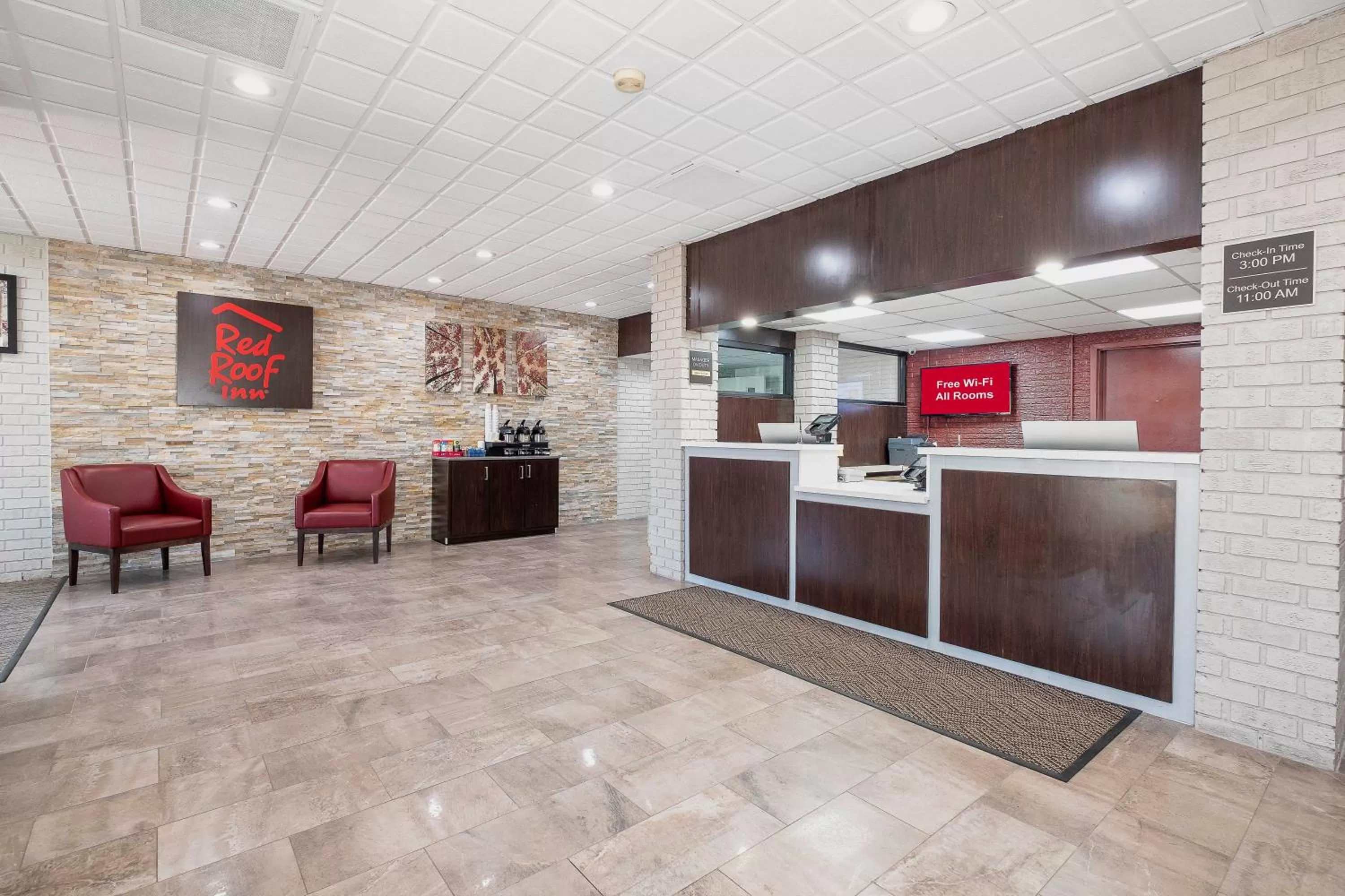 Lobby or reception in Red Roof Inn Roanoke Rapids