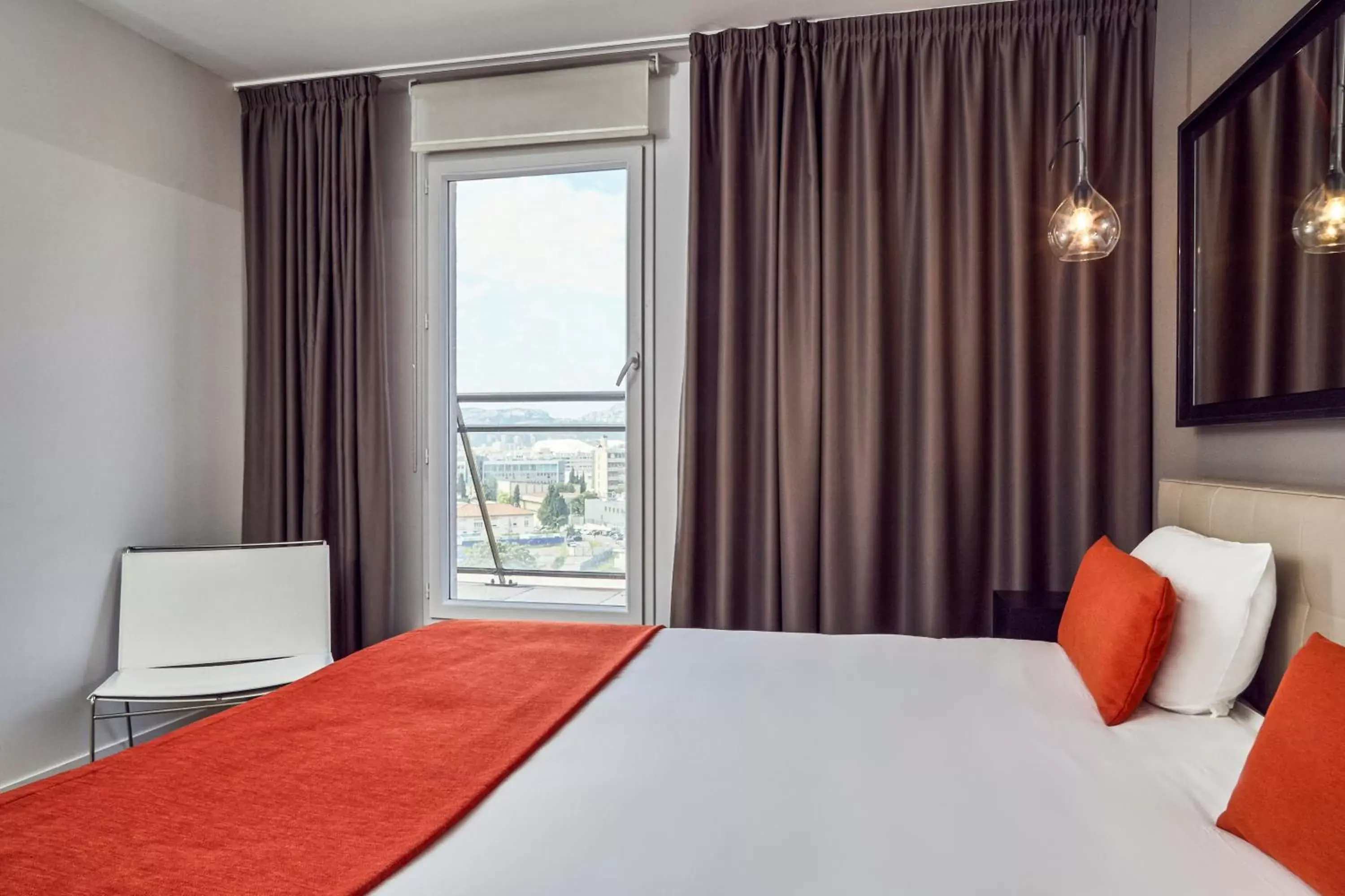 Bedroom, Bed in Aparthotel Adagio Marseille Timone