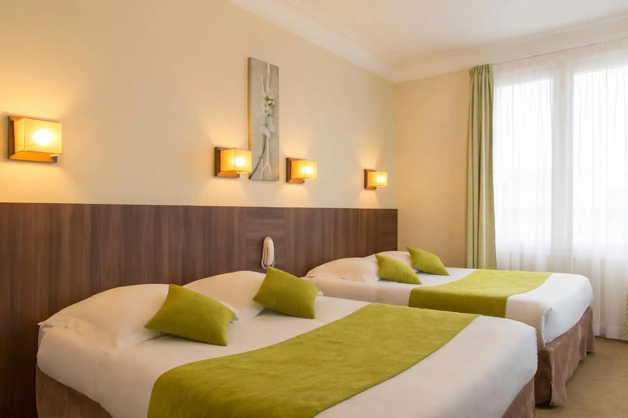 Bed in The Originals City, Hotel Cleria, Lorient (Inter-Hotel)