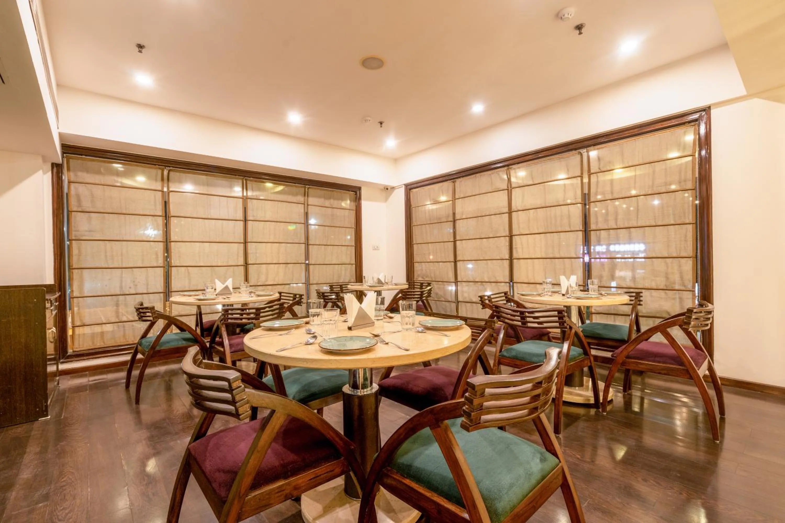 Restaurant/places to eat in Best Western Merrion