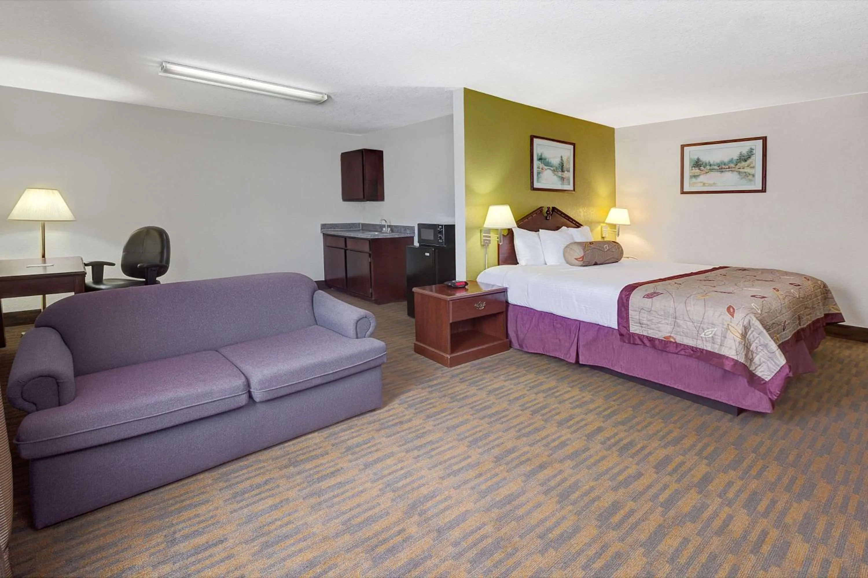 Photo of the whole room, Bed in Quality Inn