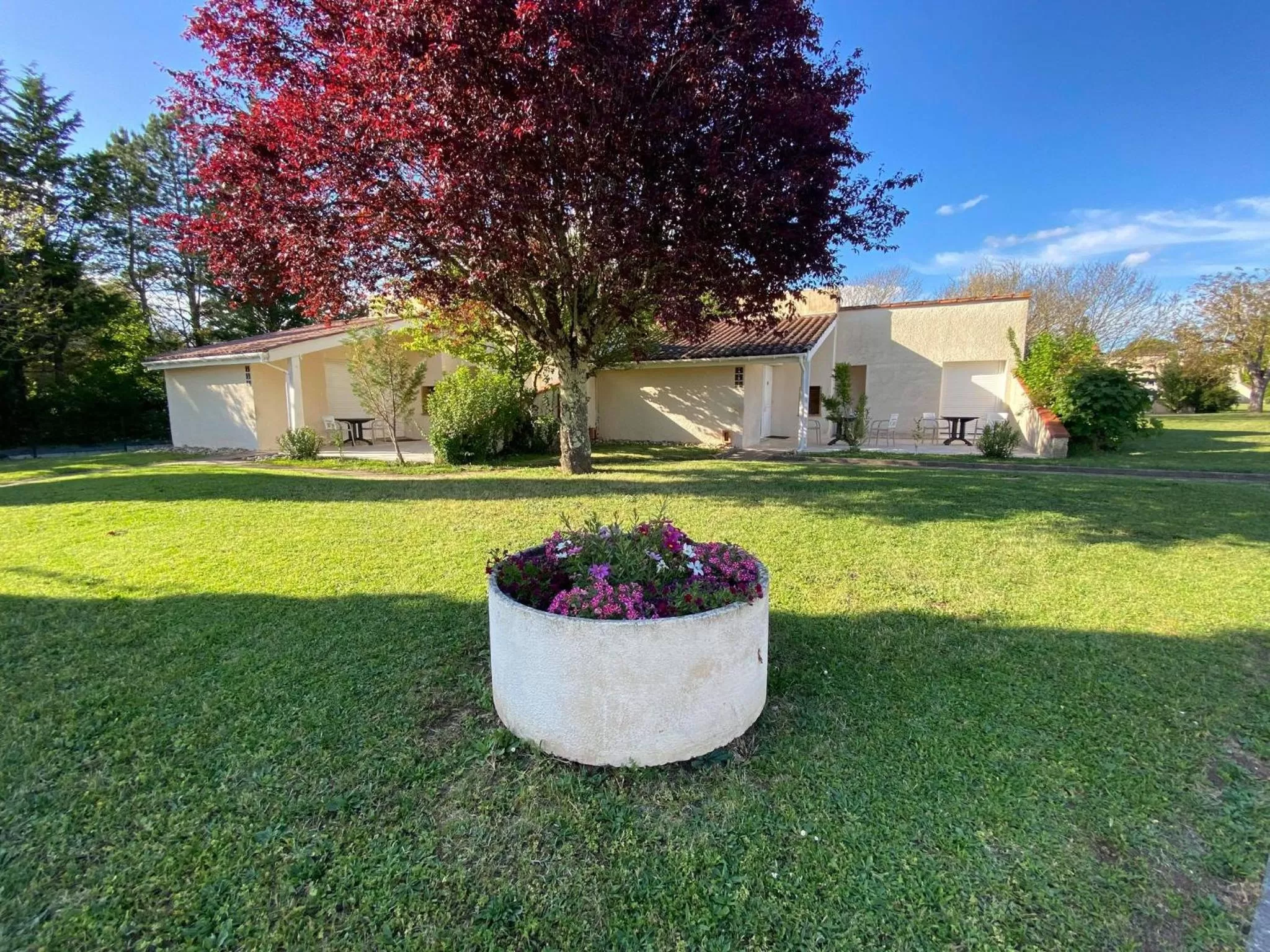 Garden in Hotel Restaurant La Dame du Lac