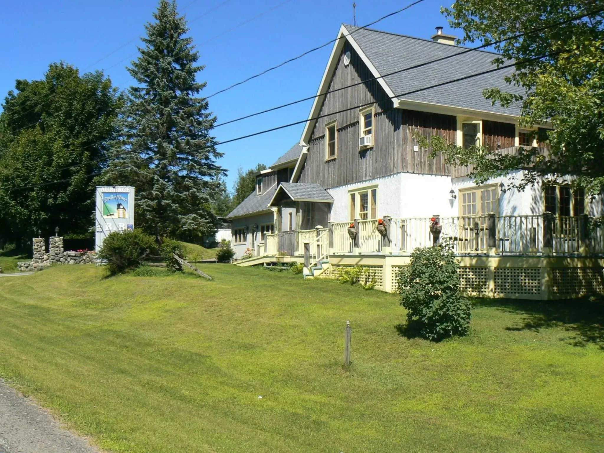 Facade/entrance, Property Building in Auberge de la Tour et Spa