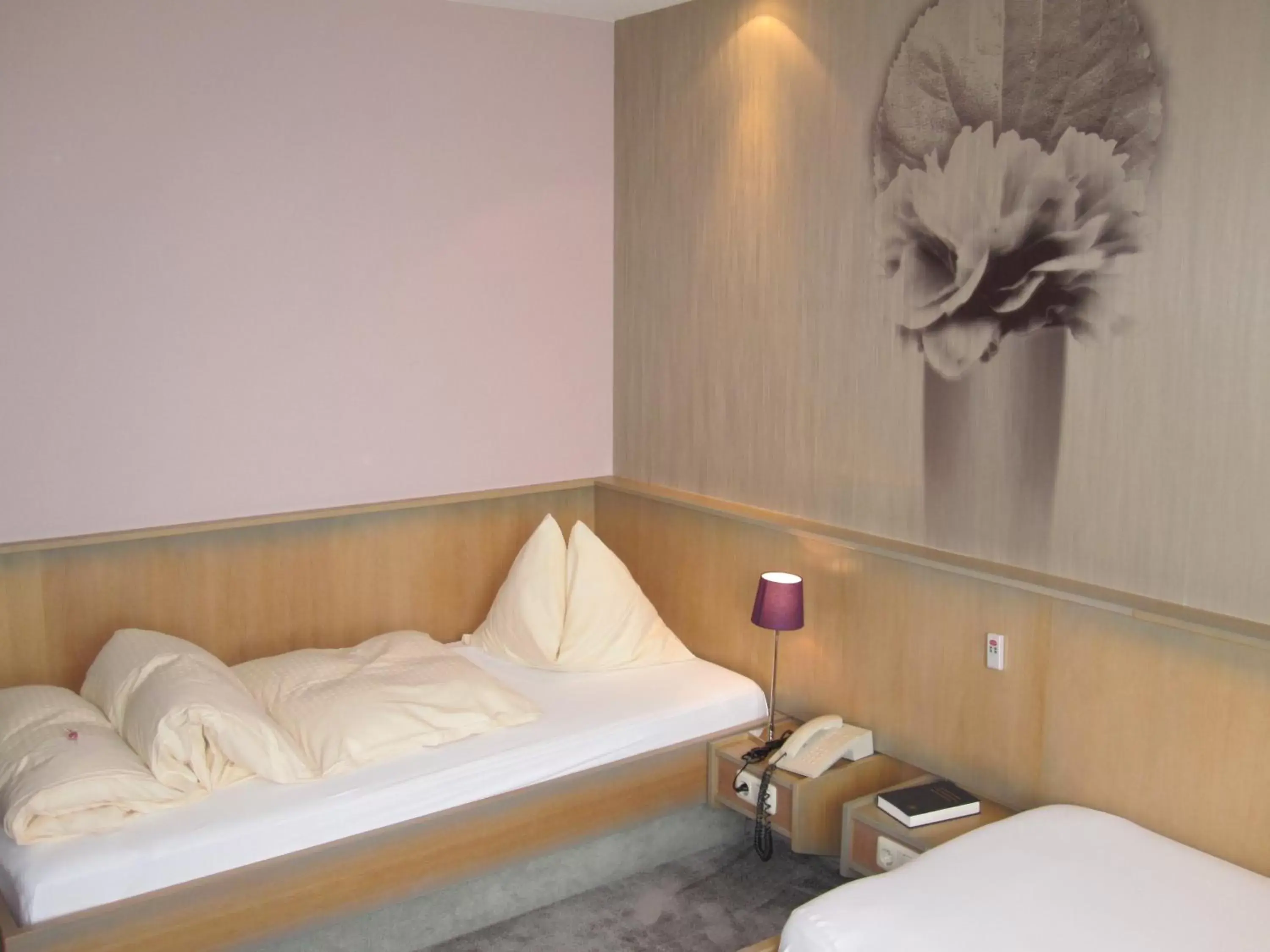 Photo of the whole room, Bed in Flair Hotel Zum Schwarzen Reiter