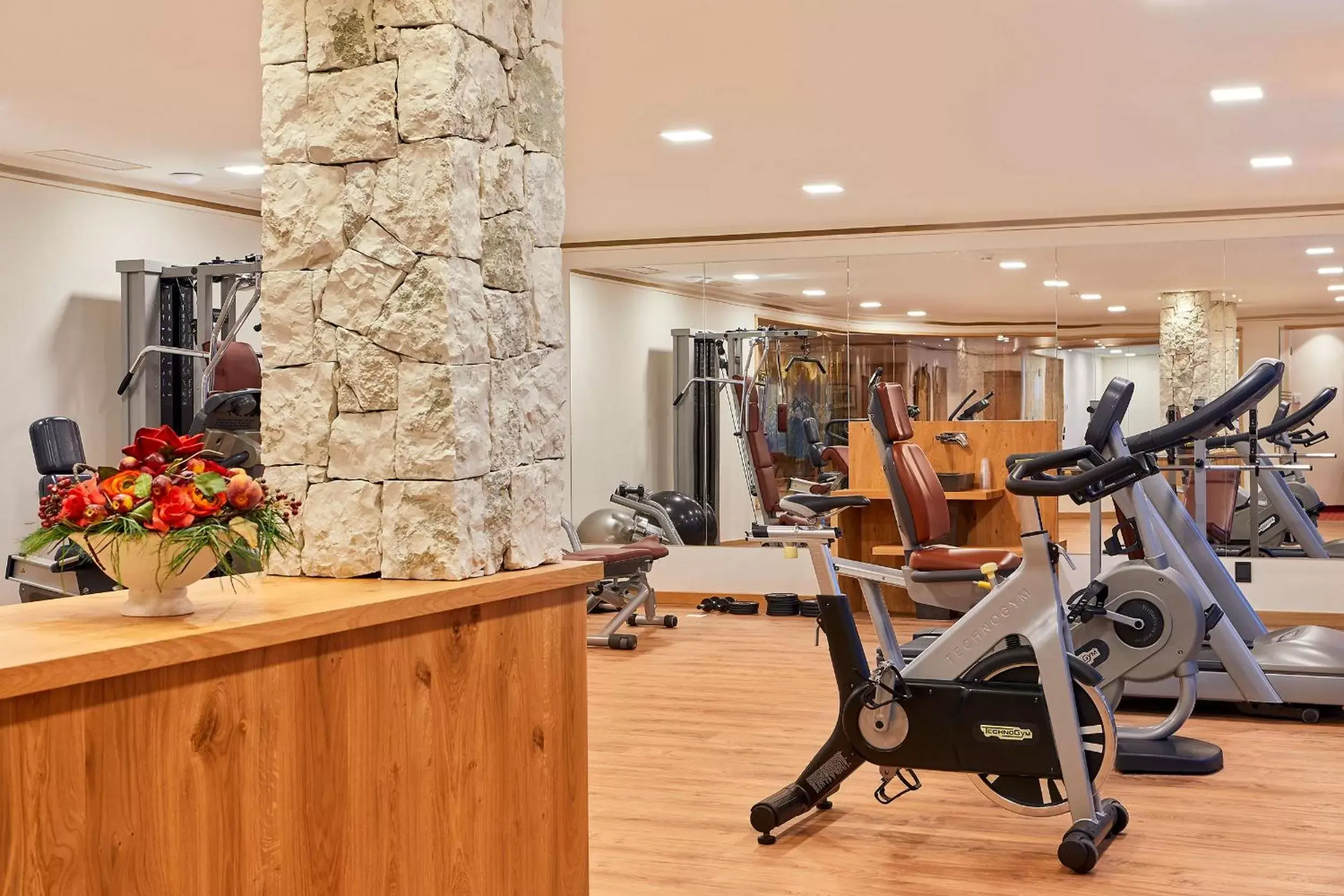 Fitness centre/facilities in Hotel Sassongher Fitness centre/facilities in Hotel Sassongher