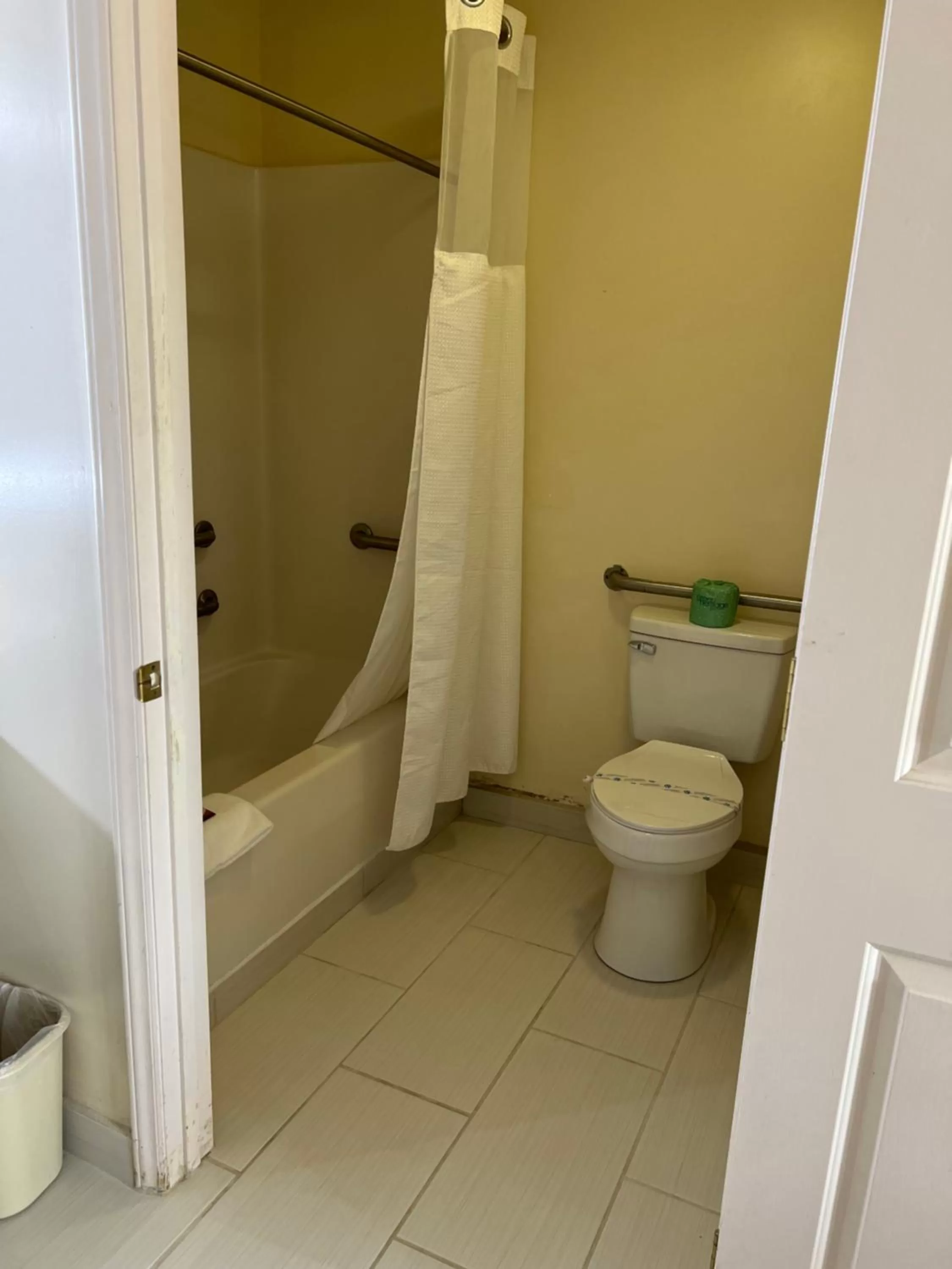 Surry Inn - Dobson - I-77 - Exit 93