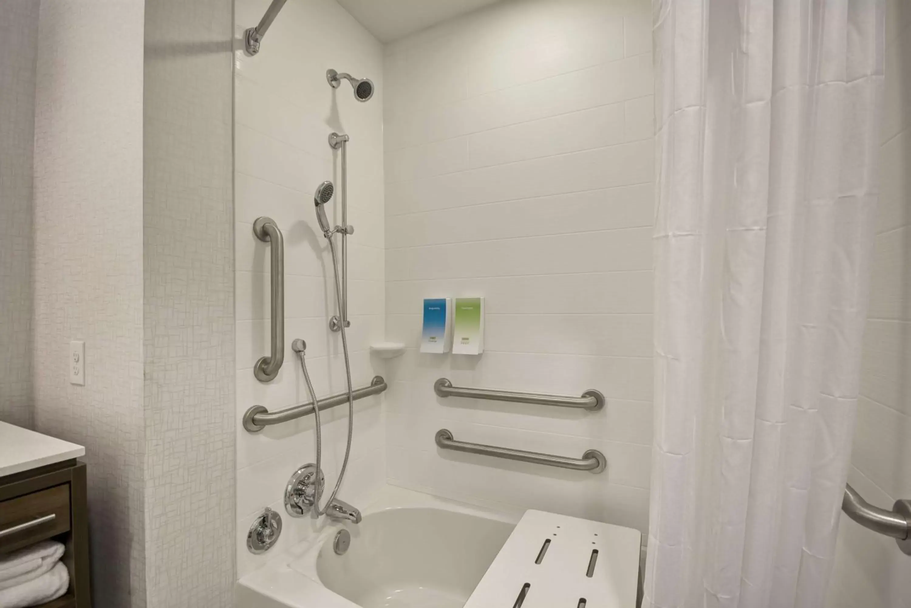 Bathroom in Home2 Suites By Hilton Blue Ash Cincinnati