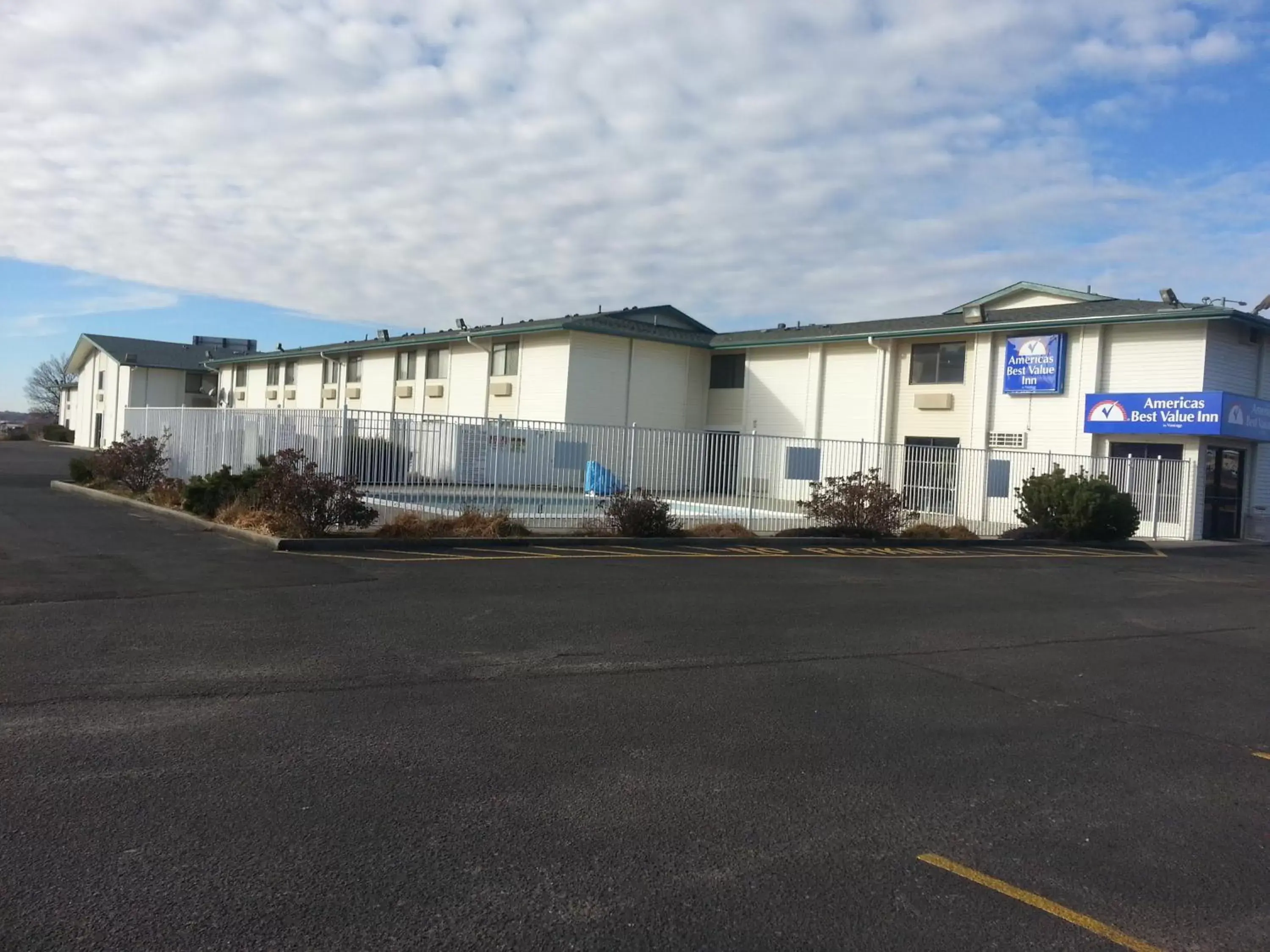 Street view, Property Building in Americas Best Value Inn - Lincoln Airport