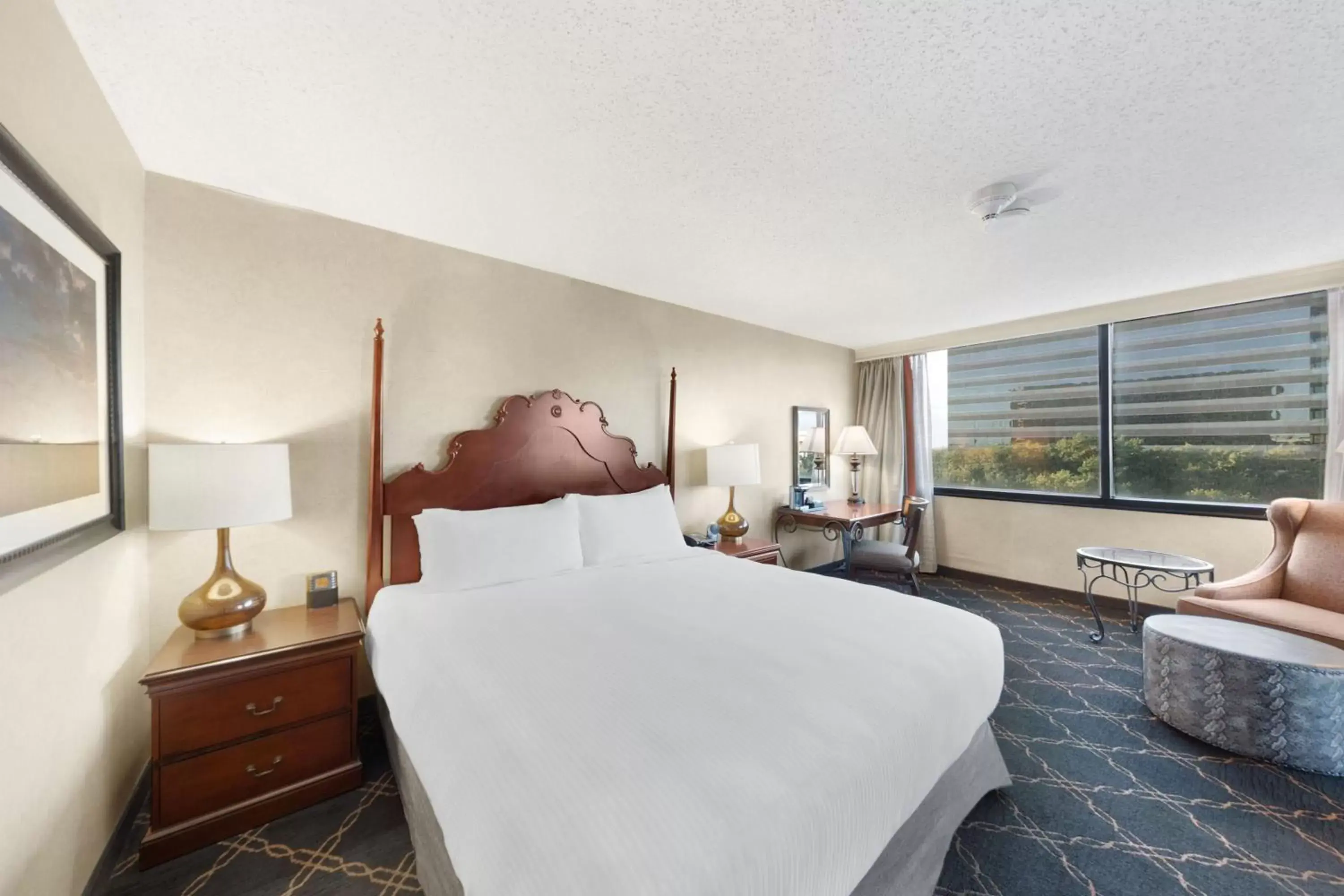 Photo of the whole room, Bed in Austin Southpark Hotel