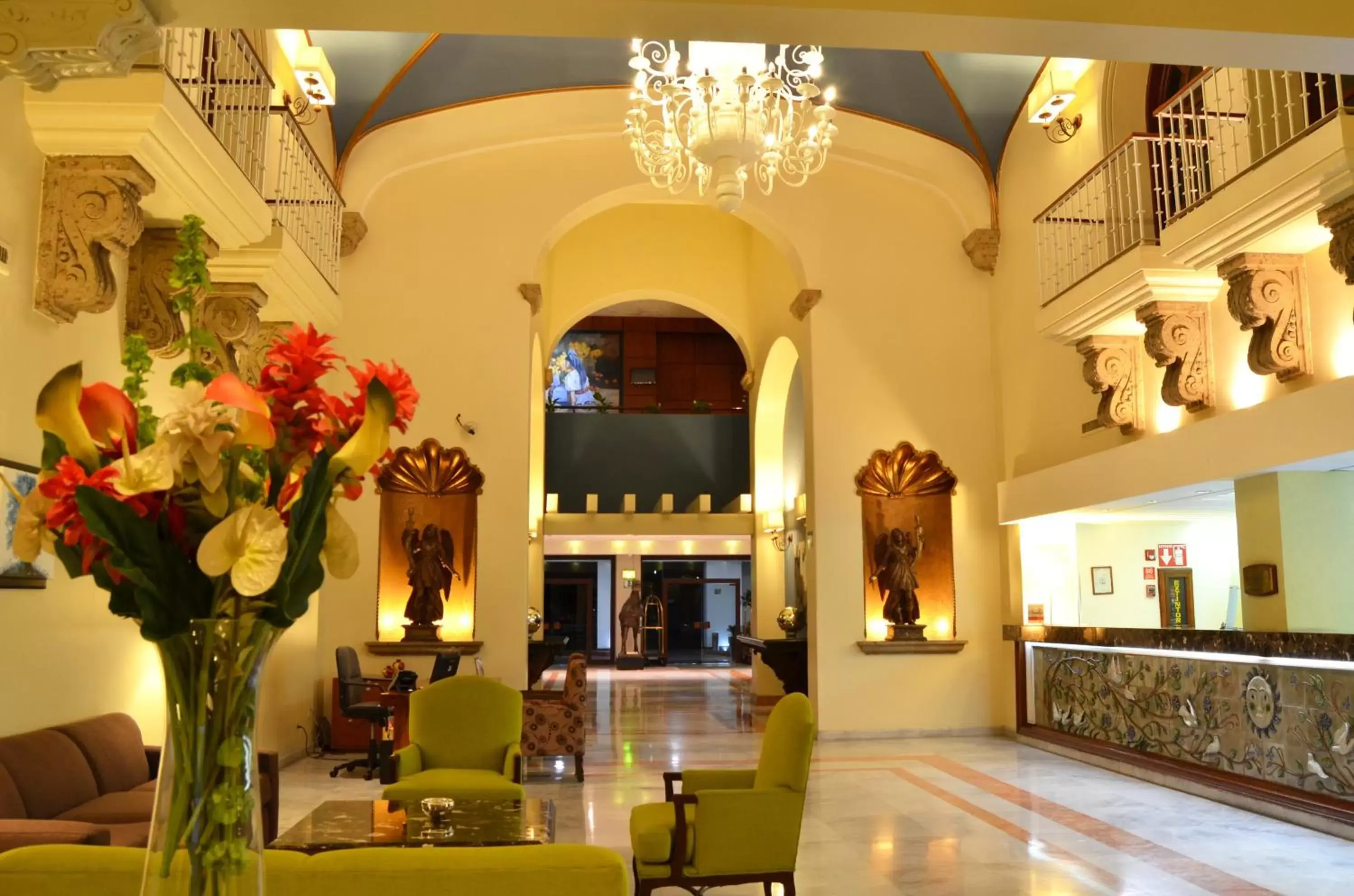 Property building, Lobby/Reception in Holiday Inn Guadalajara Expo Plaza del Sol, an IHG Hotel