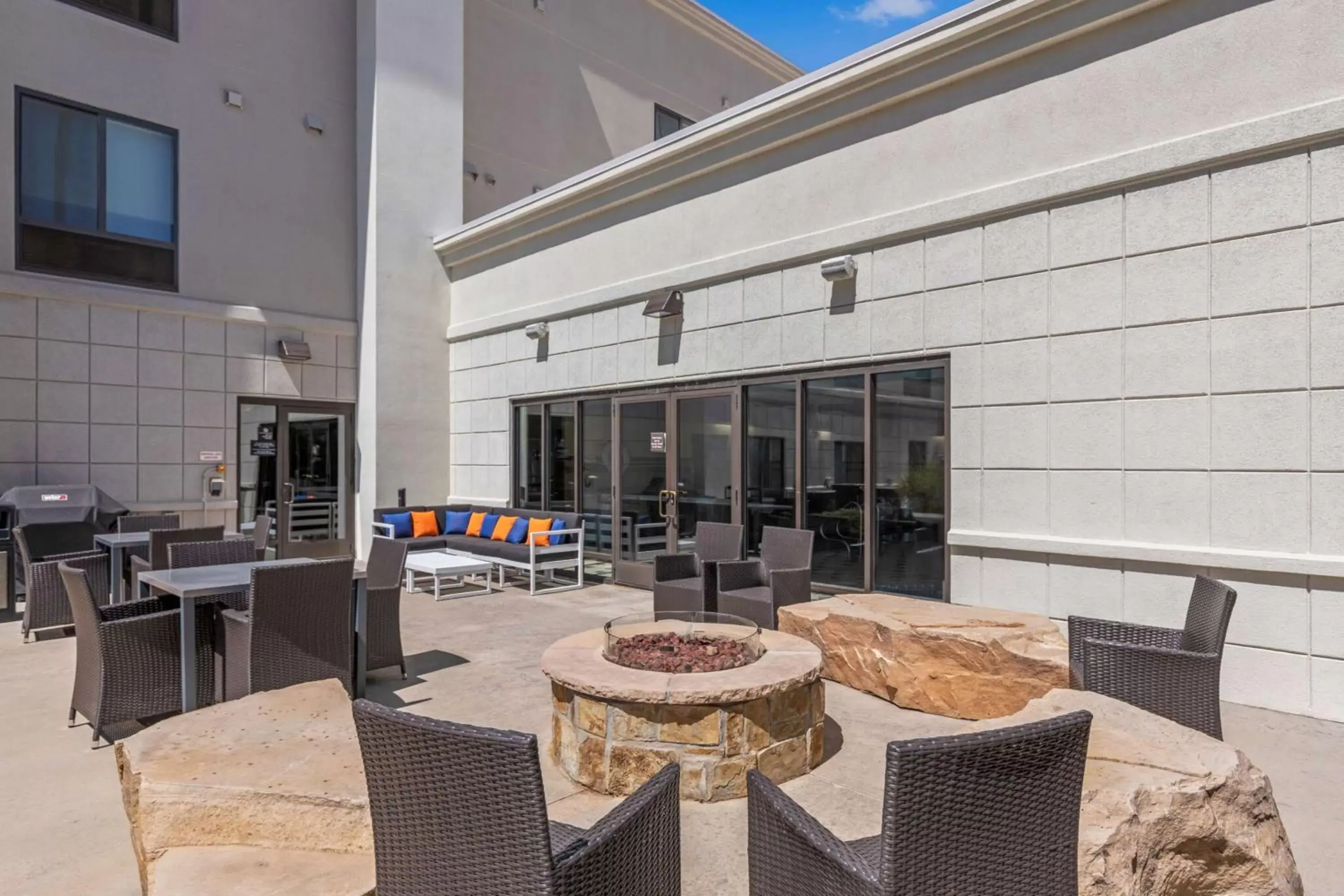 Patio in Hampton Inn & Suites Greeley