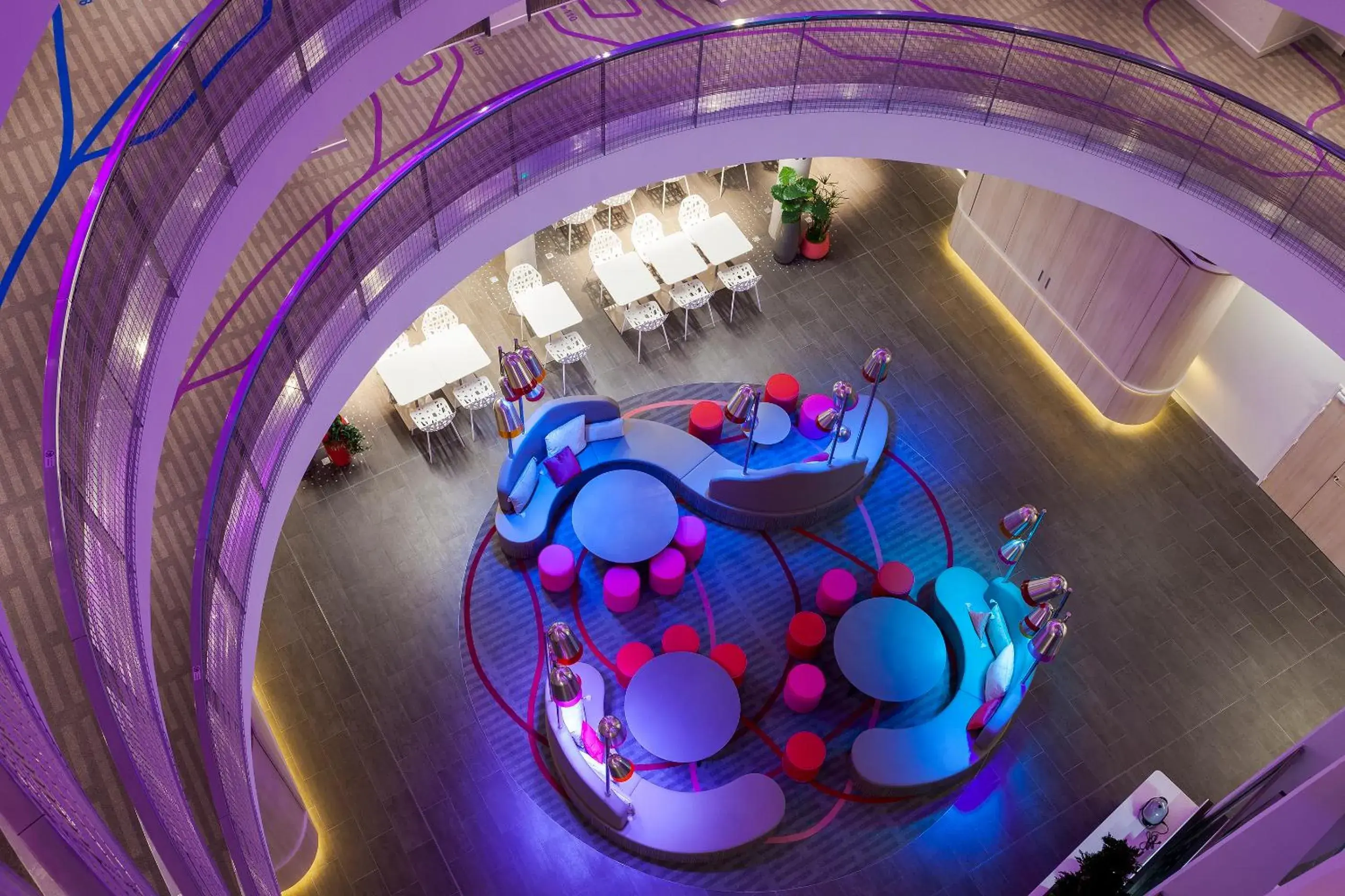 Lobby or reception in Mercure Toulouse Sud