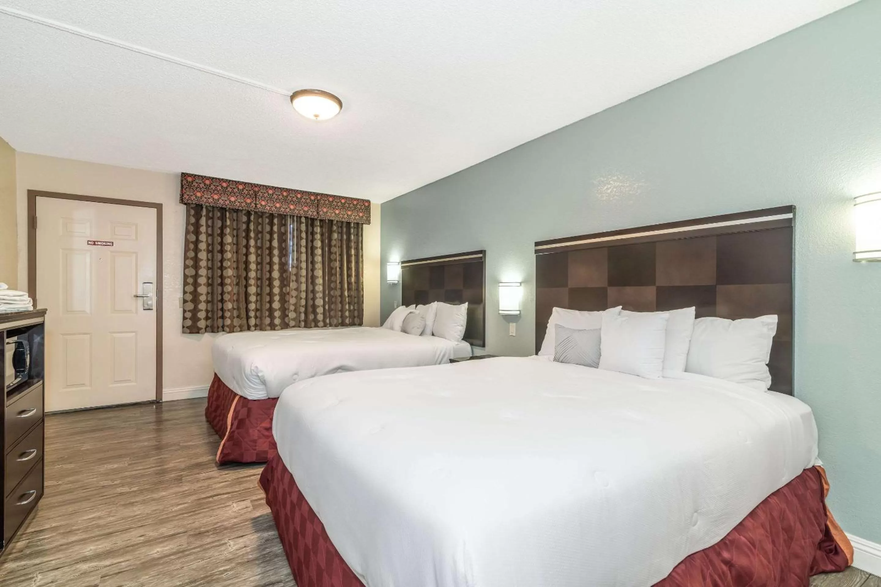 Photo of the whole room, Bed in Rodeway Inn On Historic Route 66