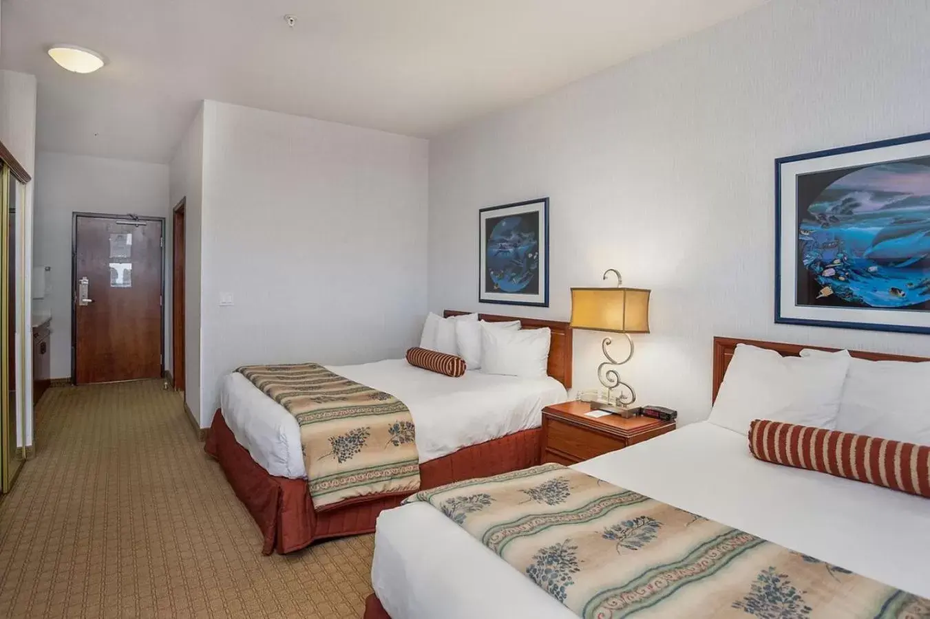 Bed in Shilo Inn Suites Ocean Shores