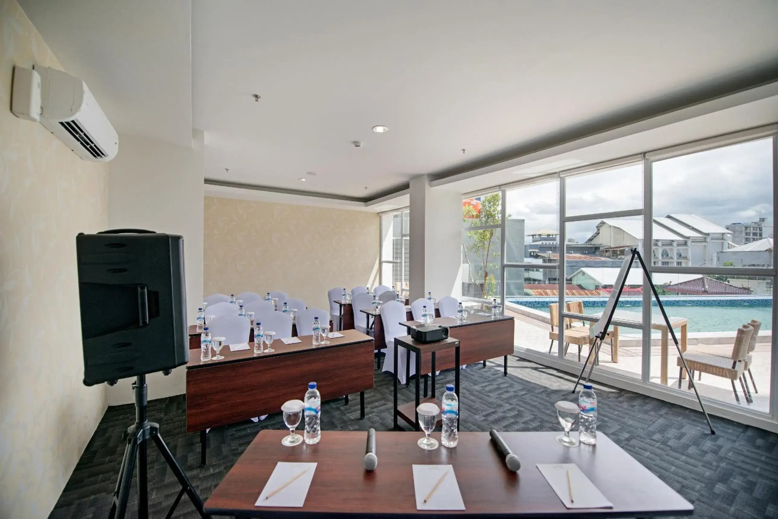 Banquet/Function facilities, Restaurant/Places to Eat in Whiz Prime Hotel Hasanuddin Makassar