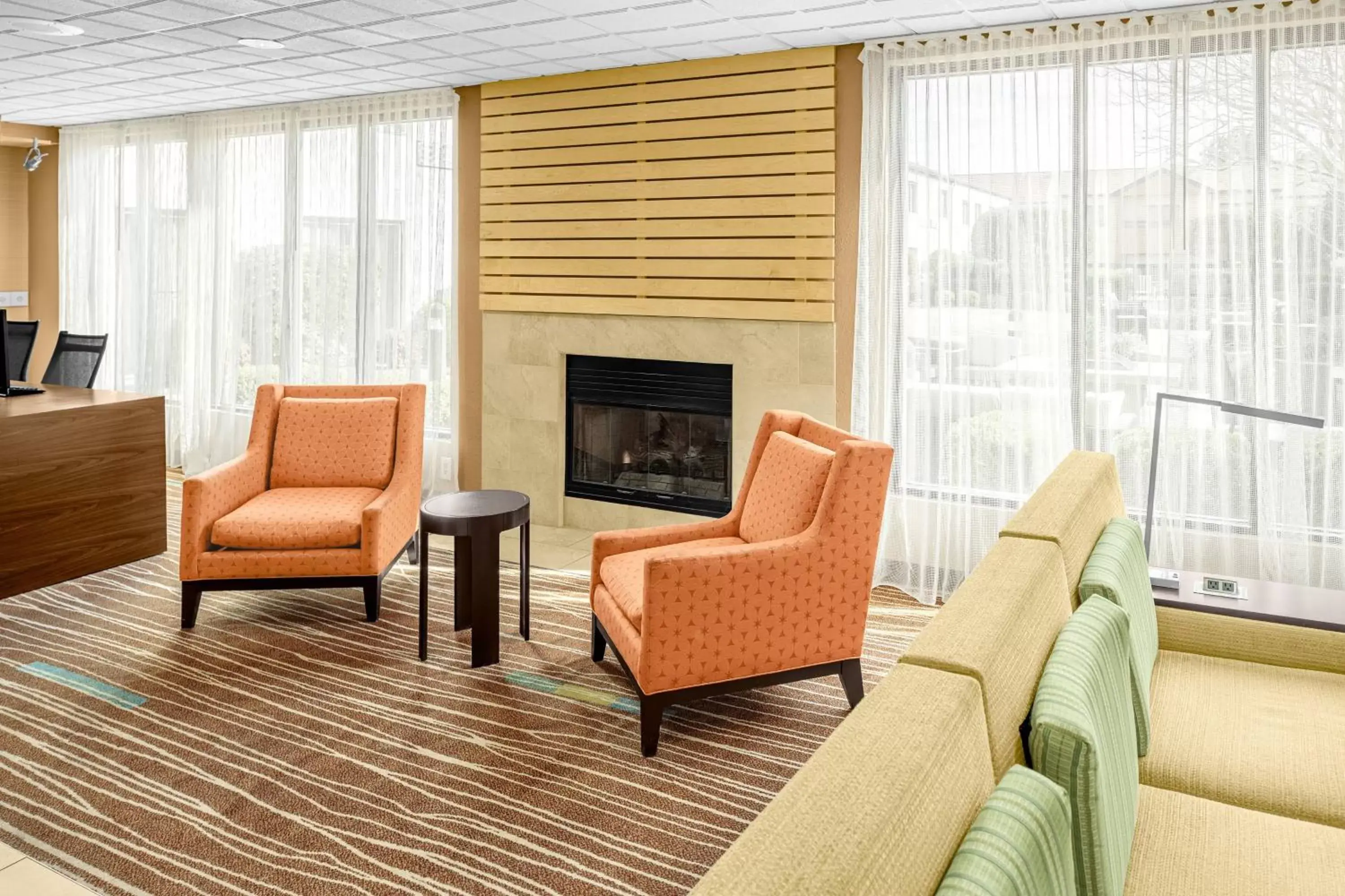 Lobby or reception, Seating Area in Courtyard by Marriott Wilmington/Wrightsville Beach