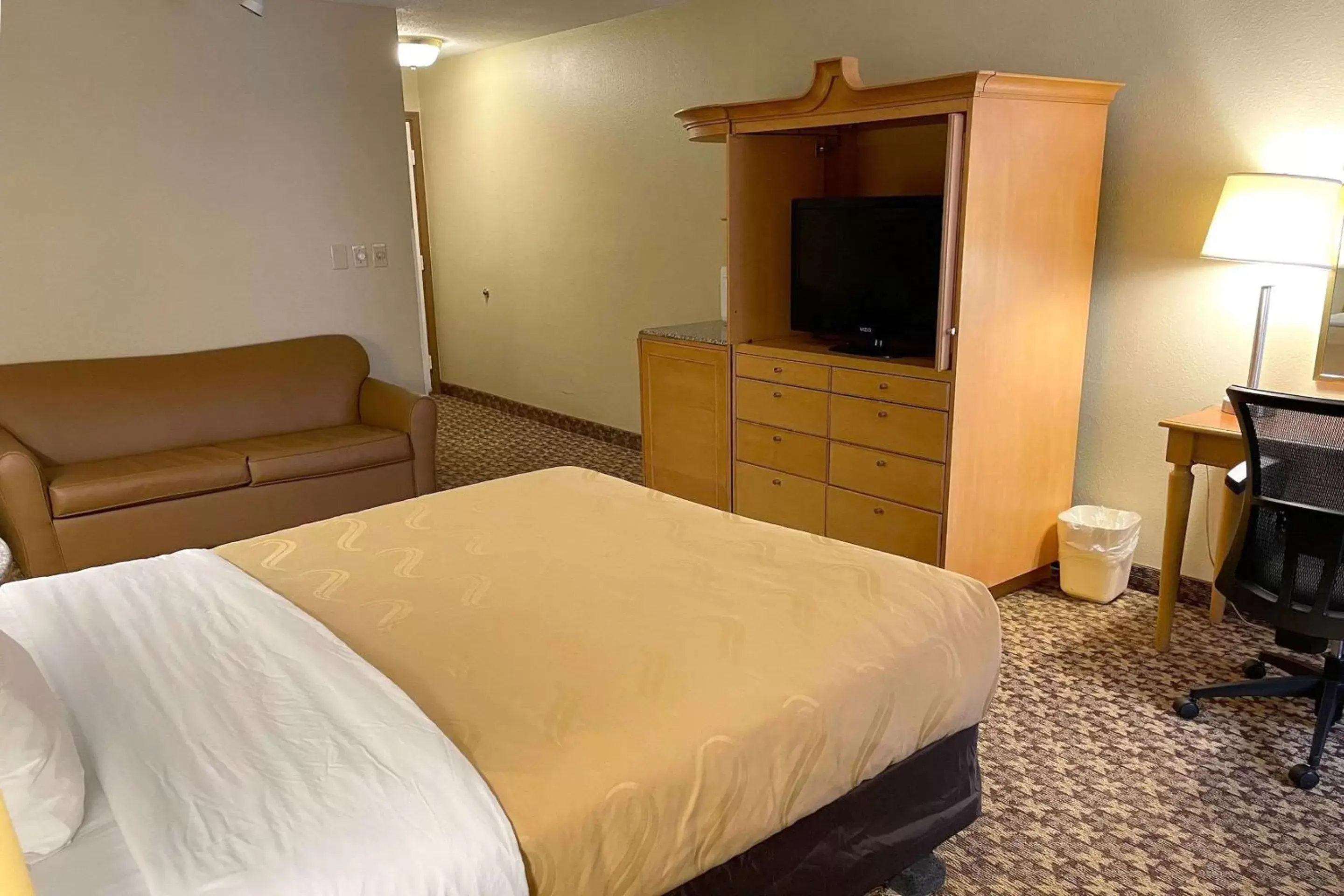 Bedroom, Bed in Quality Inn & Suites Greenfield I-70