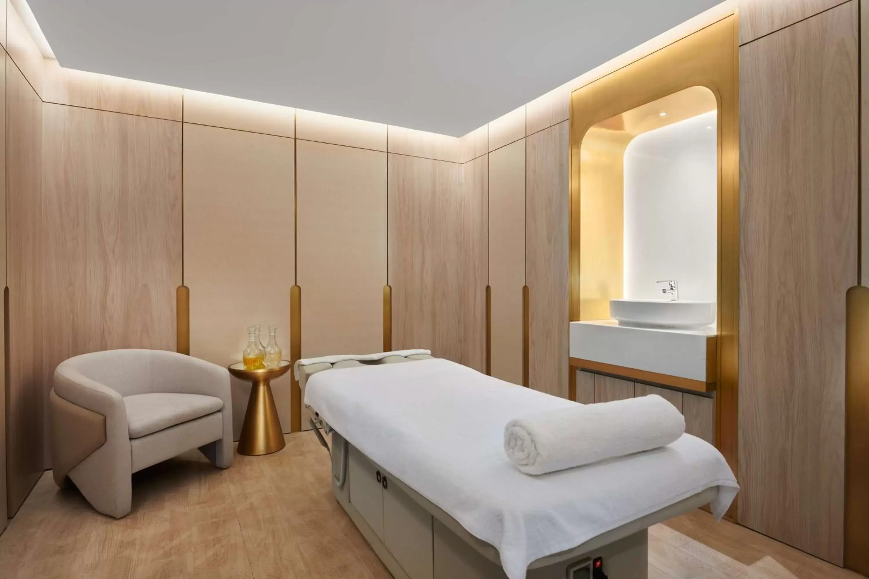 Spa and wellness centre/facilities, Bed in Radisson Blu Hotel Riyadh Convention and Exhibition Center Spa and wellness centre/facilities, Bed in Radisson Blu Hotel Riyadh Convention and Exhibition Center